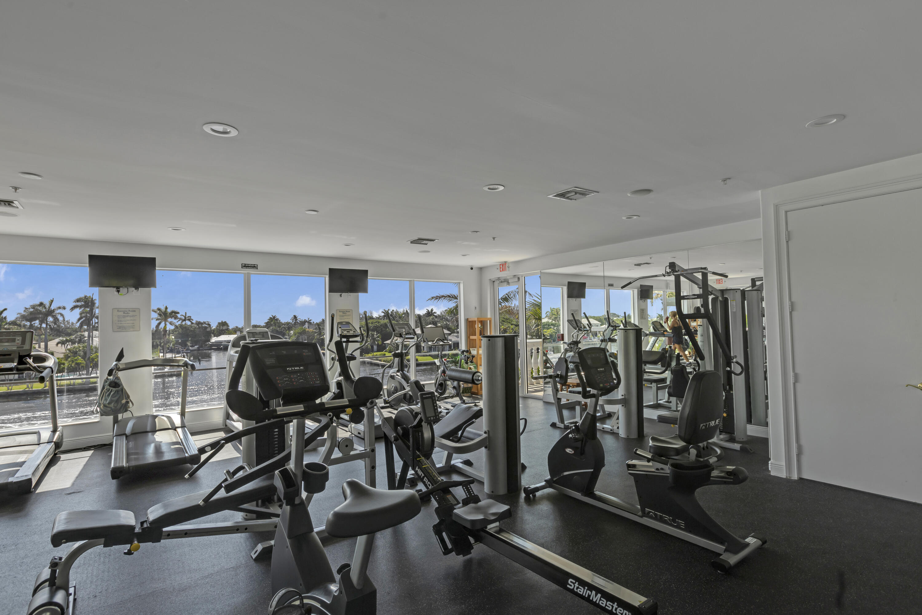 3028 Waterside Circle 3028