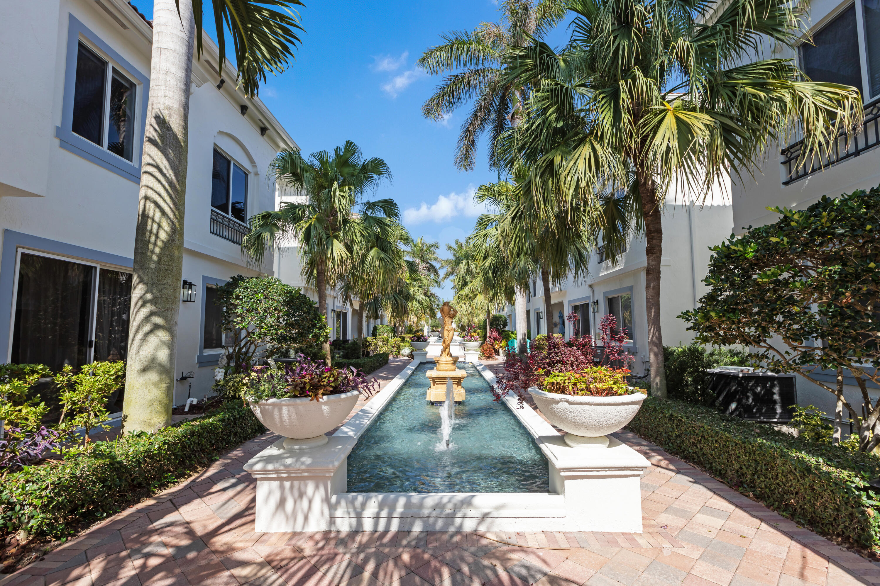 3028 Waterside Circle 3028