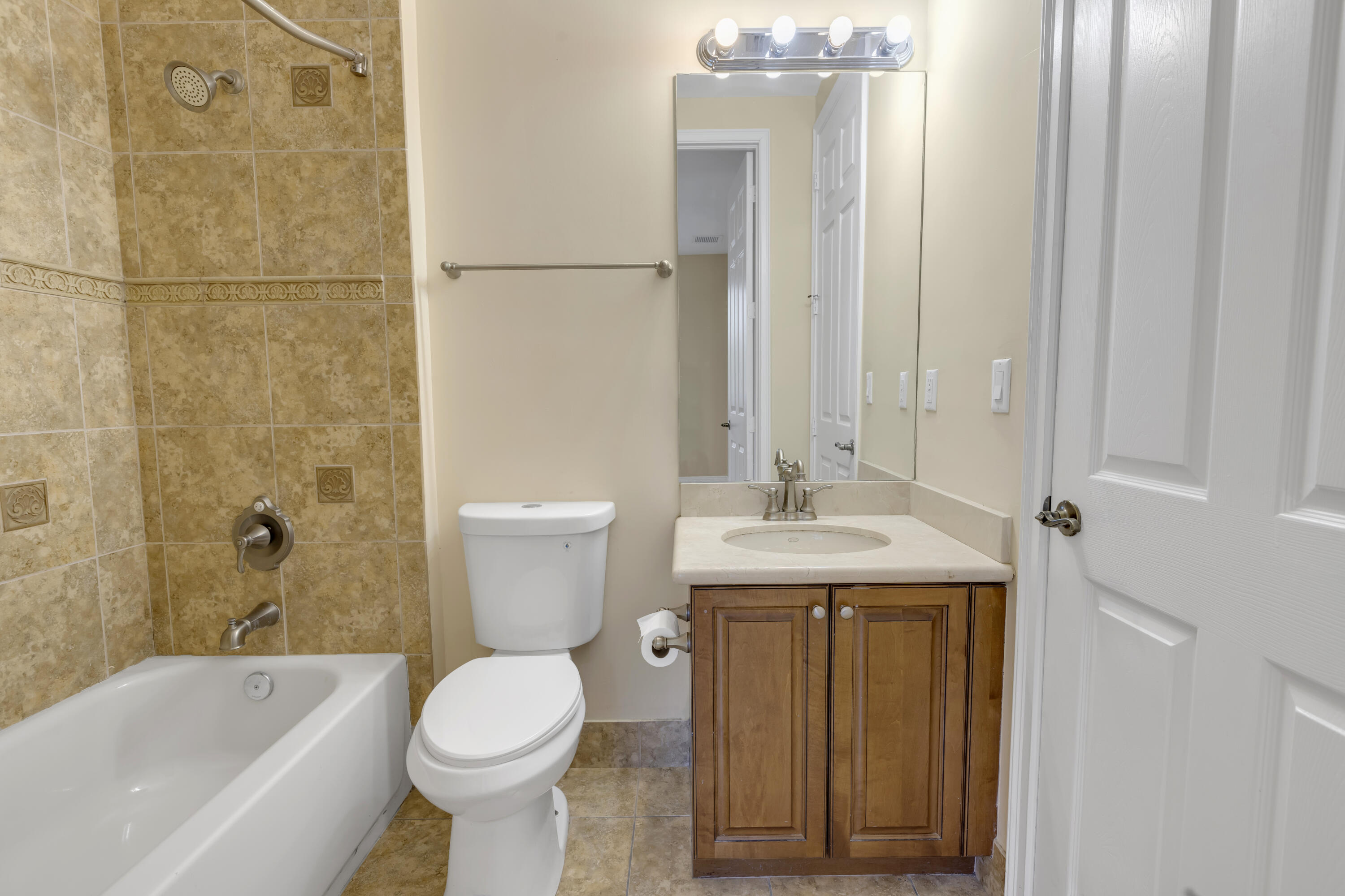 3028 Waterside Circle 3028