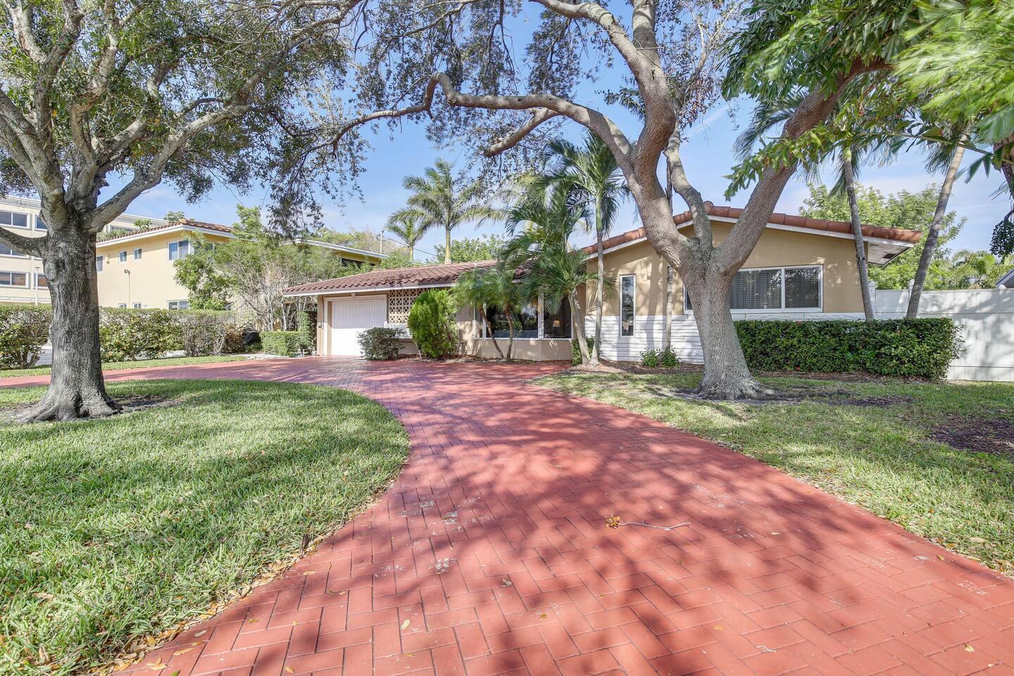 1921 NE 28 Court