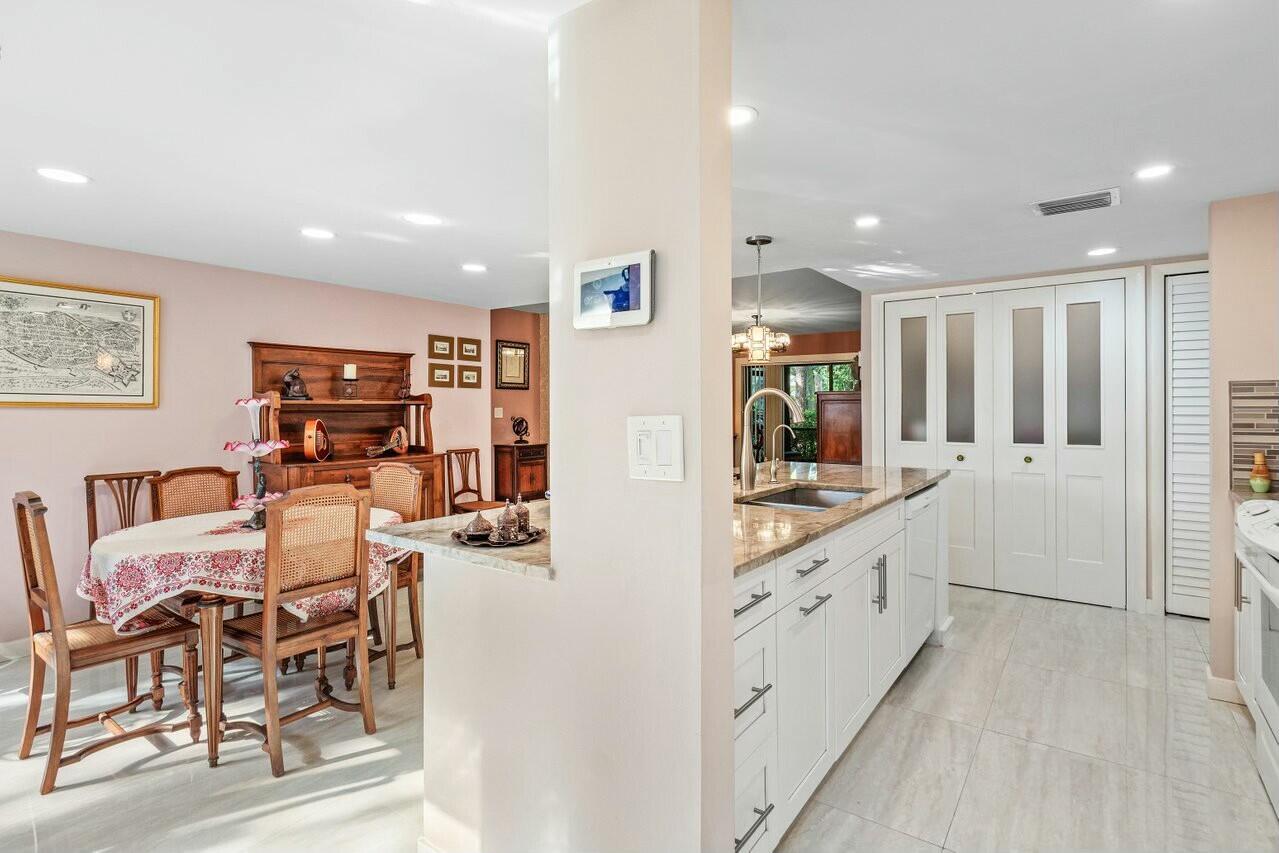 7523 Greenlake Way A
