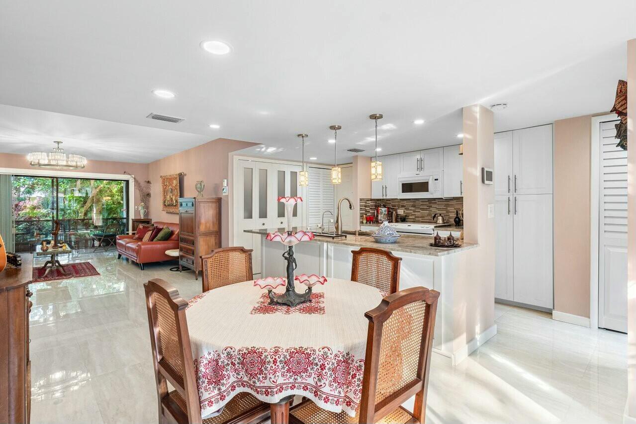7523 Greenlake Way A