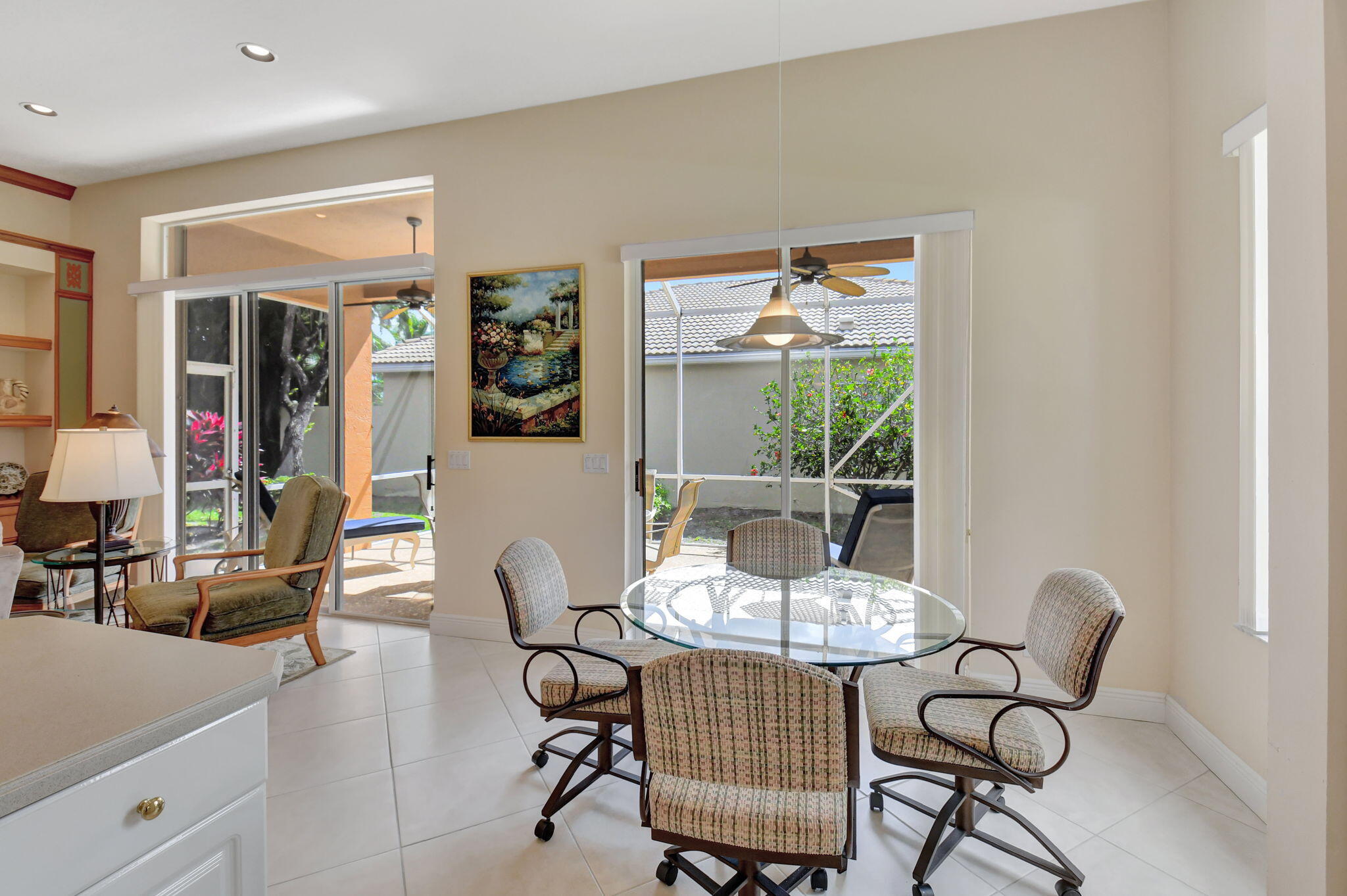 6976 Viale Elizabeth