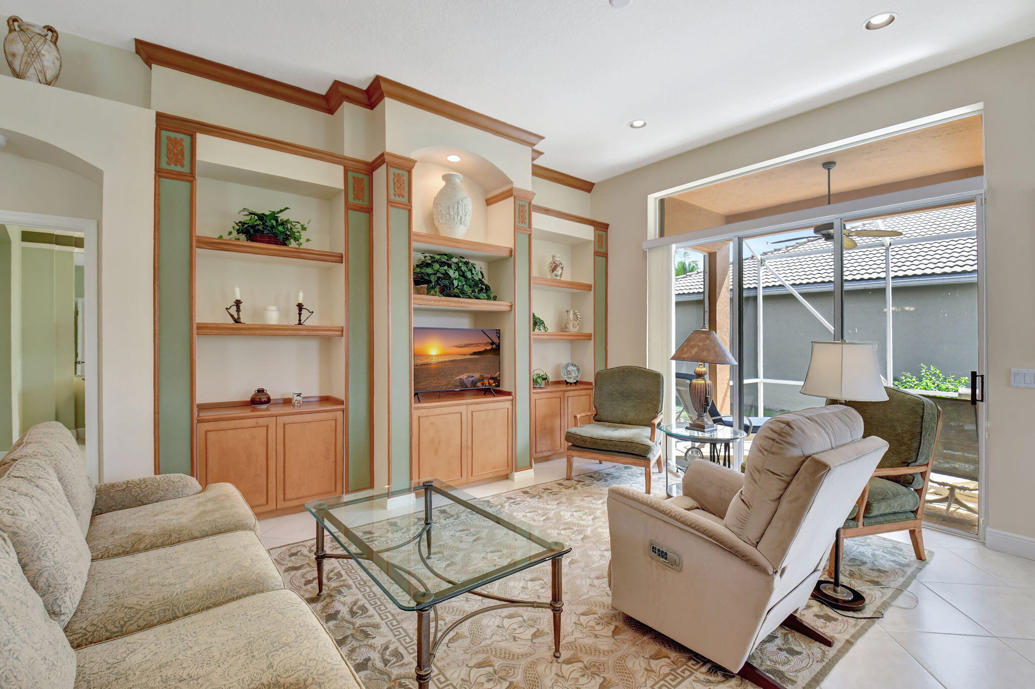6976 Viale Elizabeth