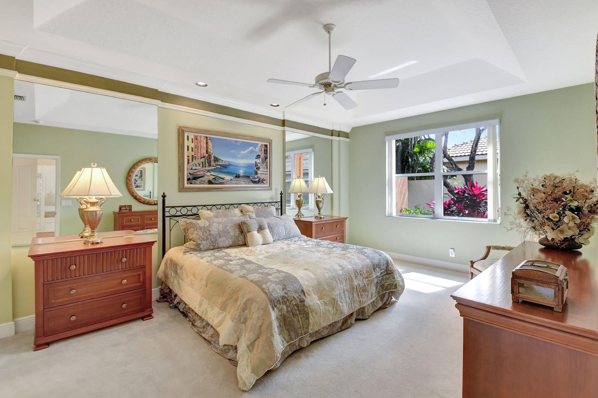 6976 Viale Elizabeth