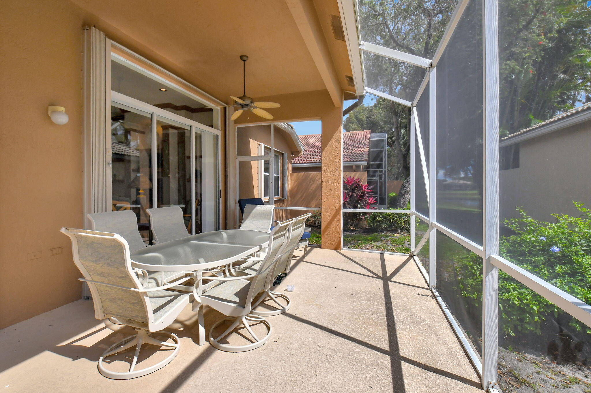 6976 Viale Elizabeth