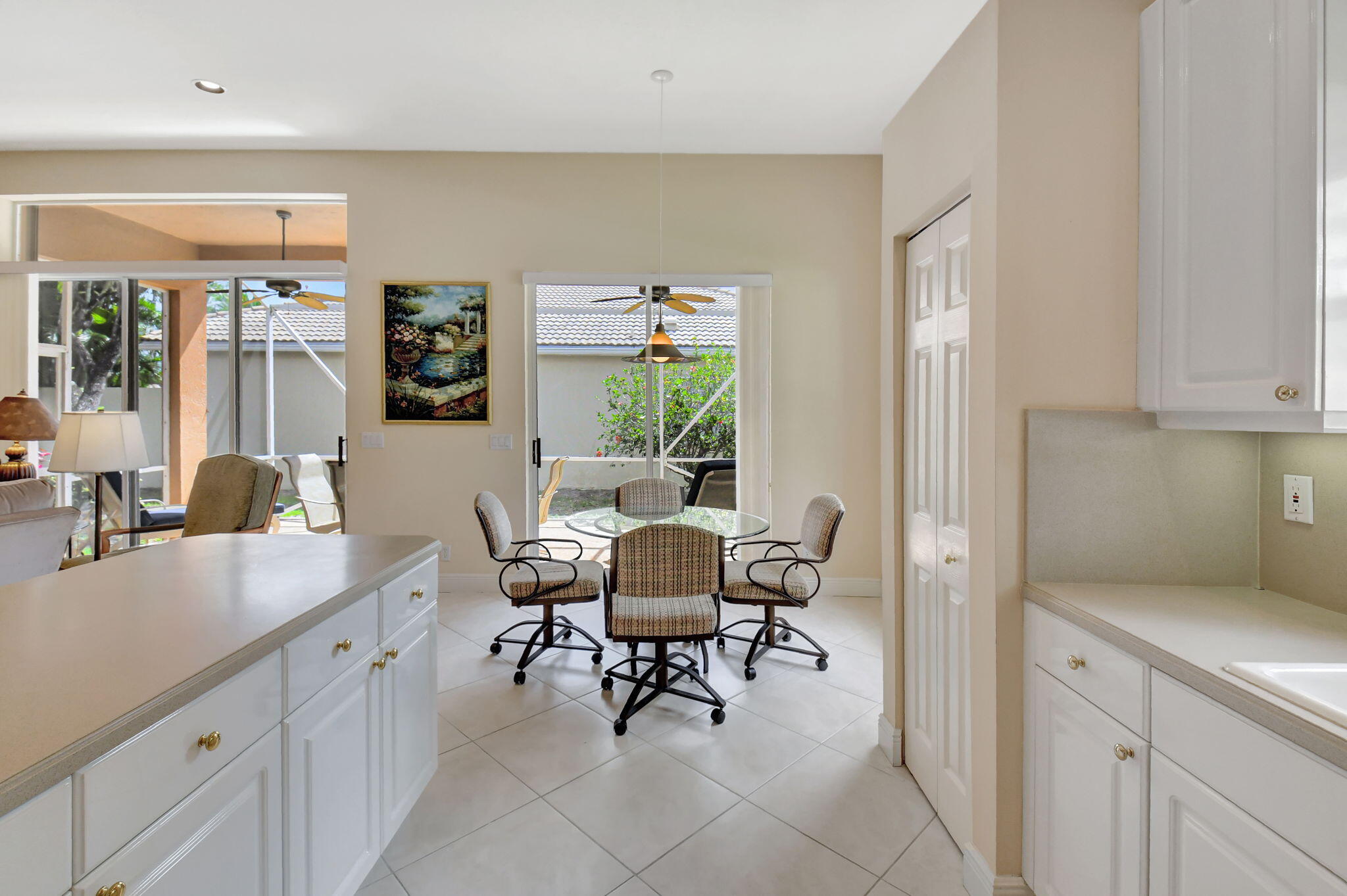 6976 Viale Elizabeth