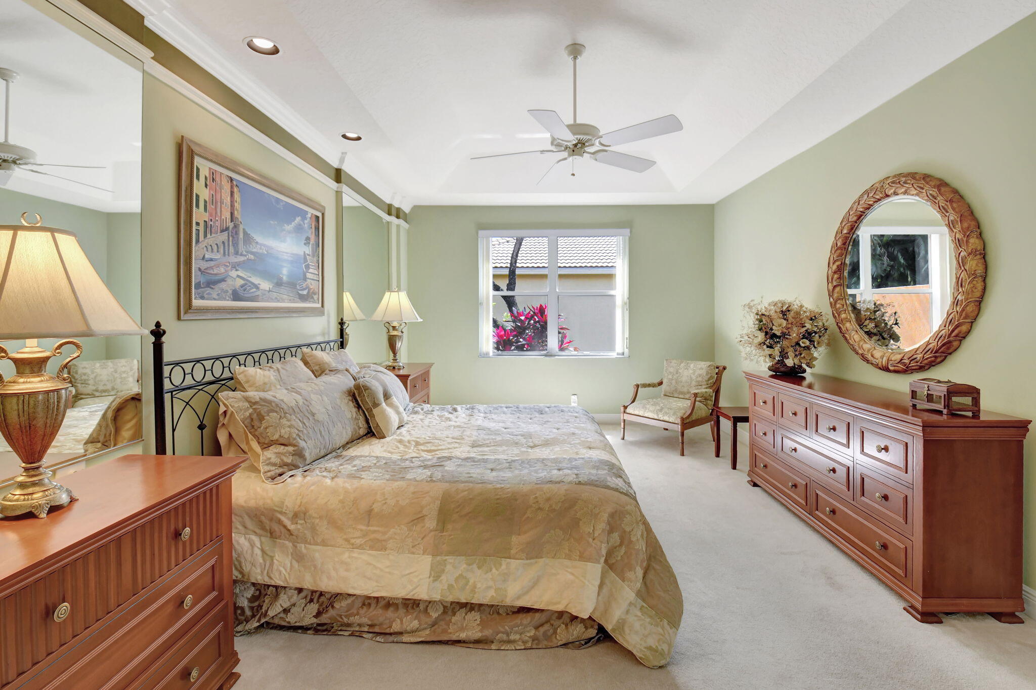 6976 Viale Elizabeth