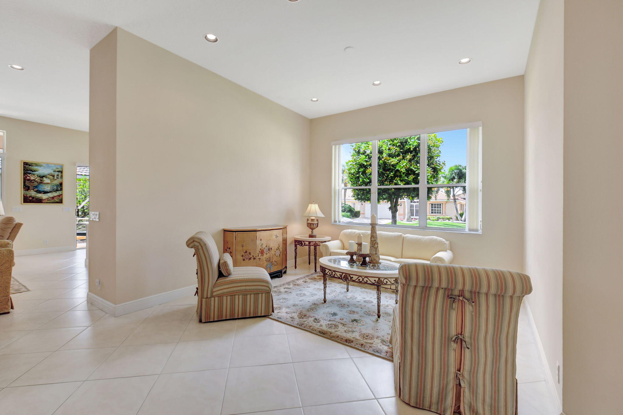 6976 Viale Elizabeth