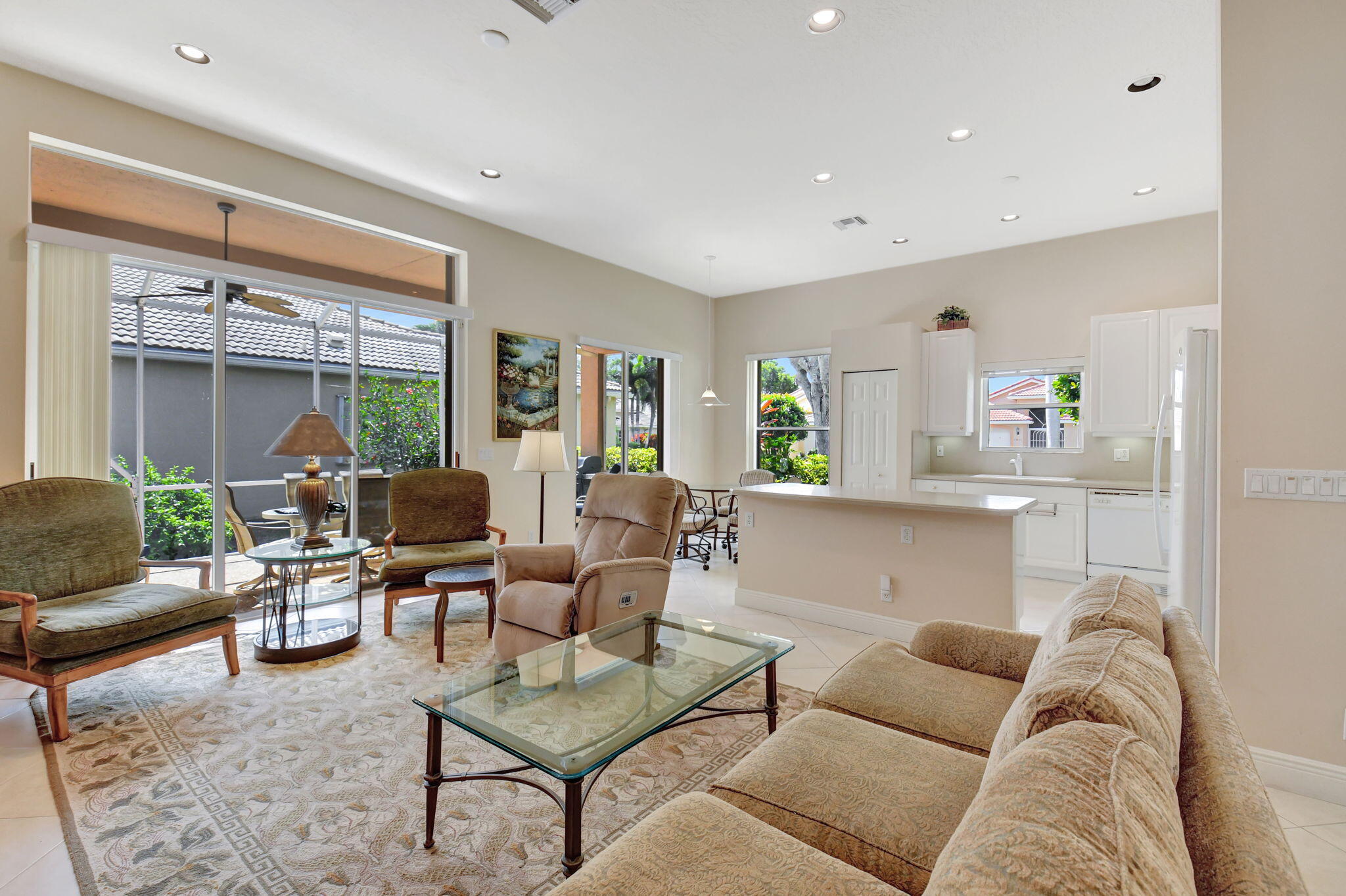 6976 Viale Elizabeth