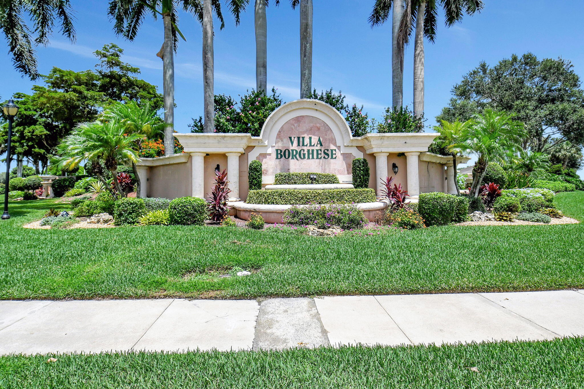 6976 Viale Elizabeth