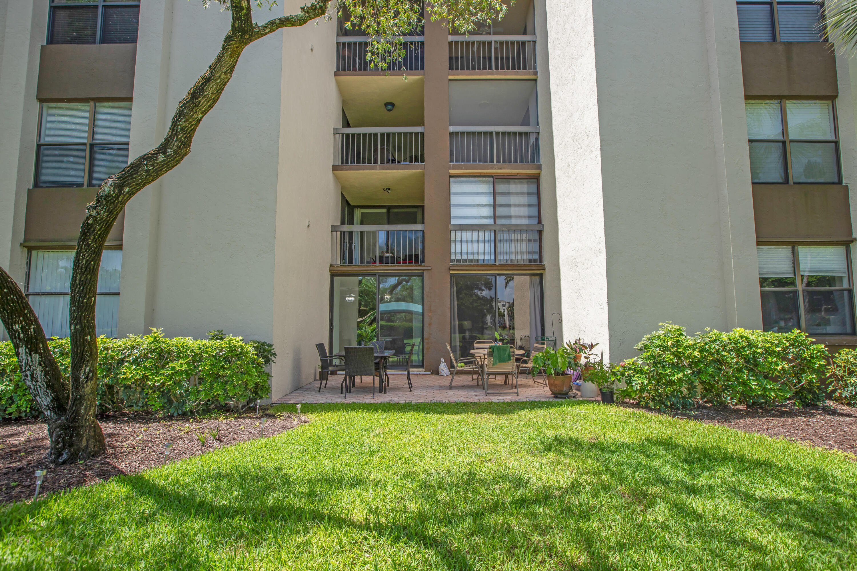 955 Egret 104 Circle 104
