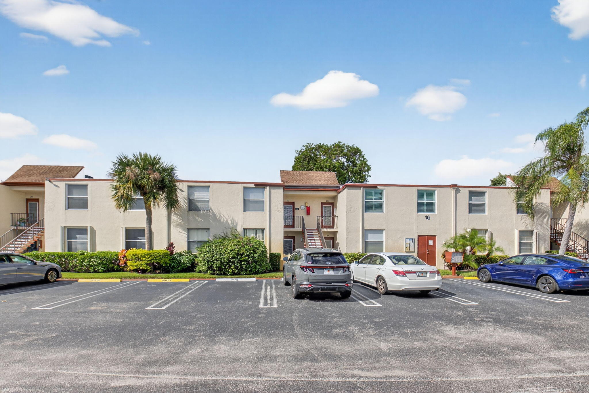 10 Willowbrook Lane 204