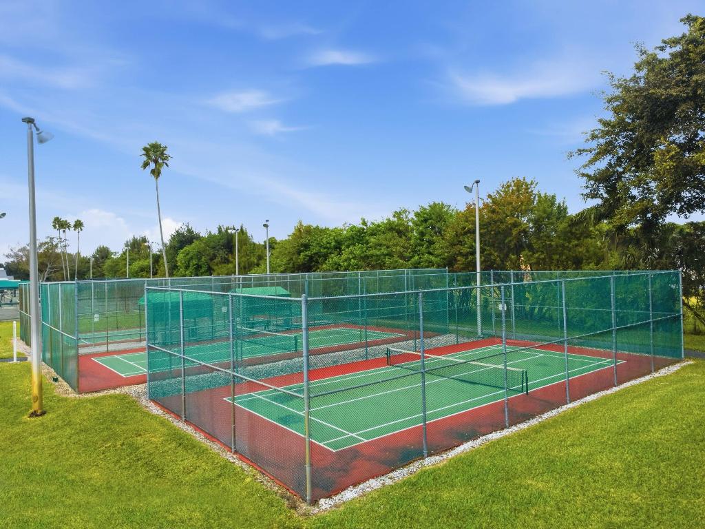 14310 Strathmore Lane 402