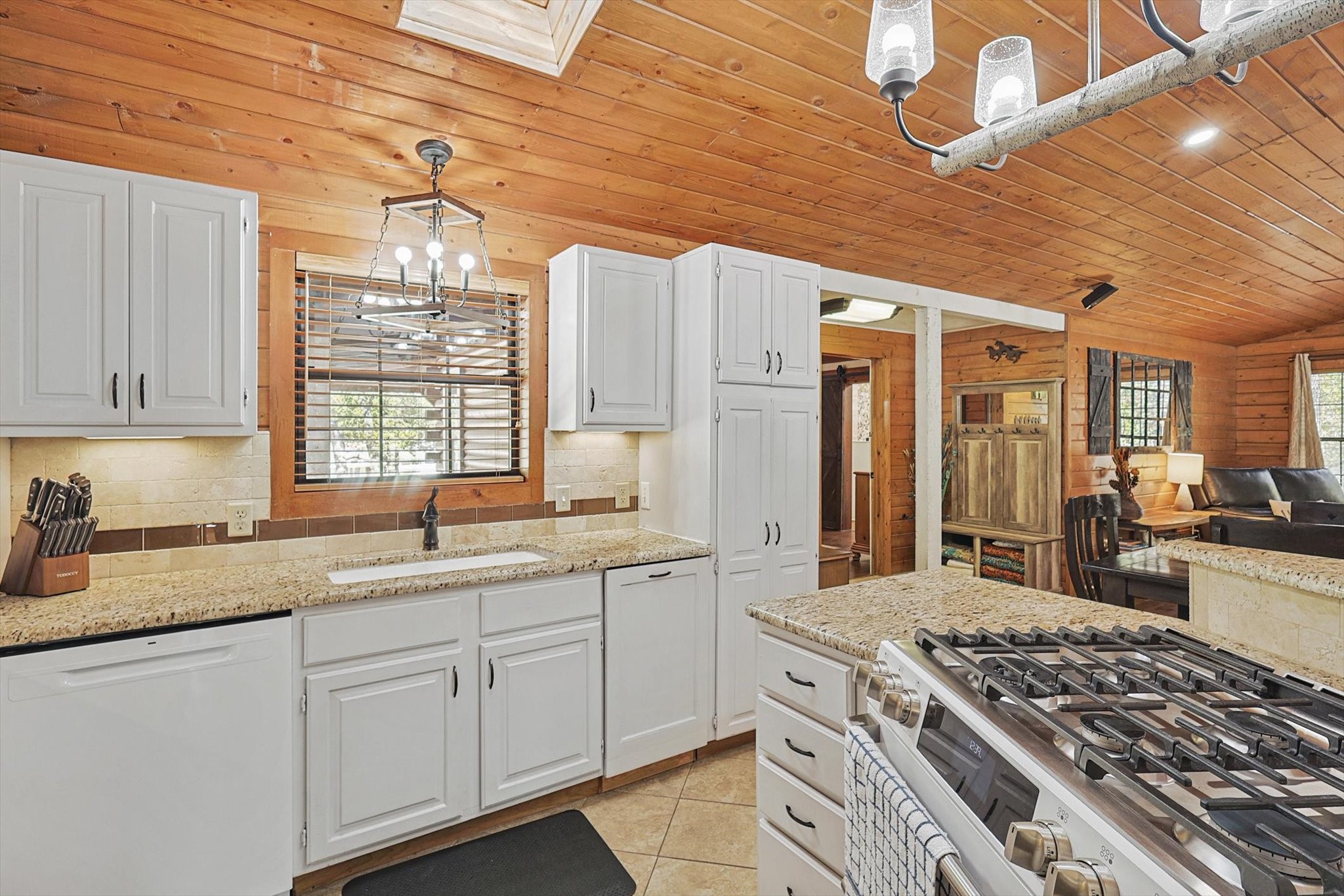 912 Jarvis Lane
