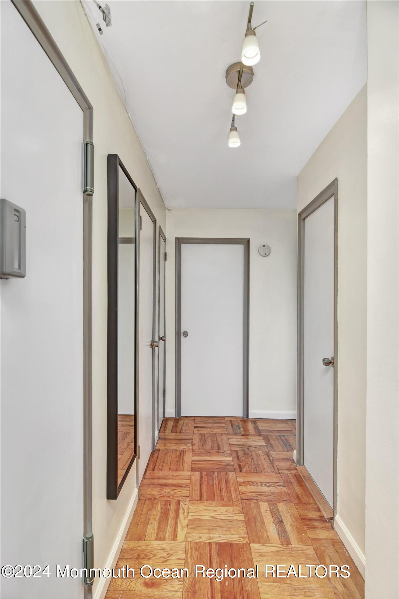 6515 E Boulevard, 9G