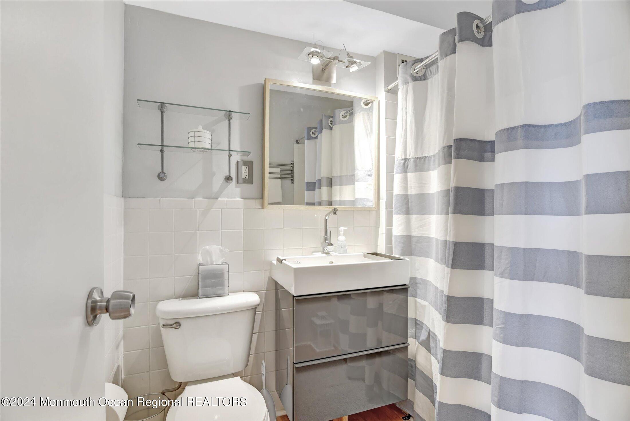 6515 E Boulevard, 9G