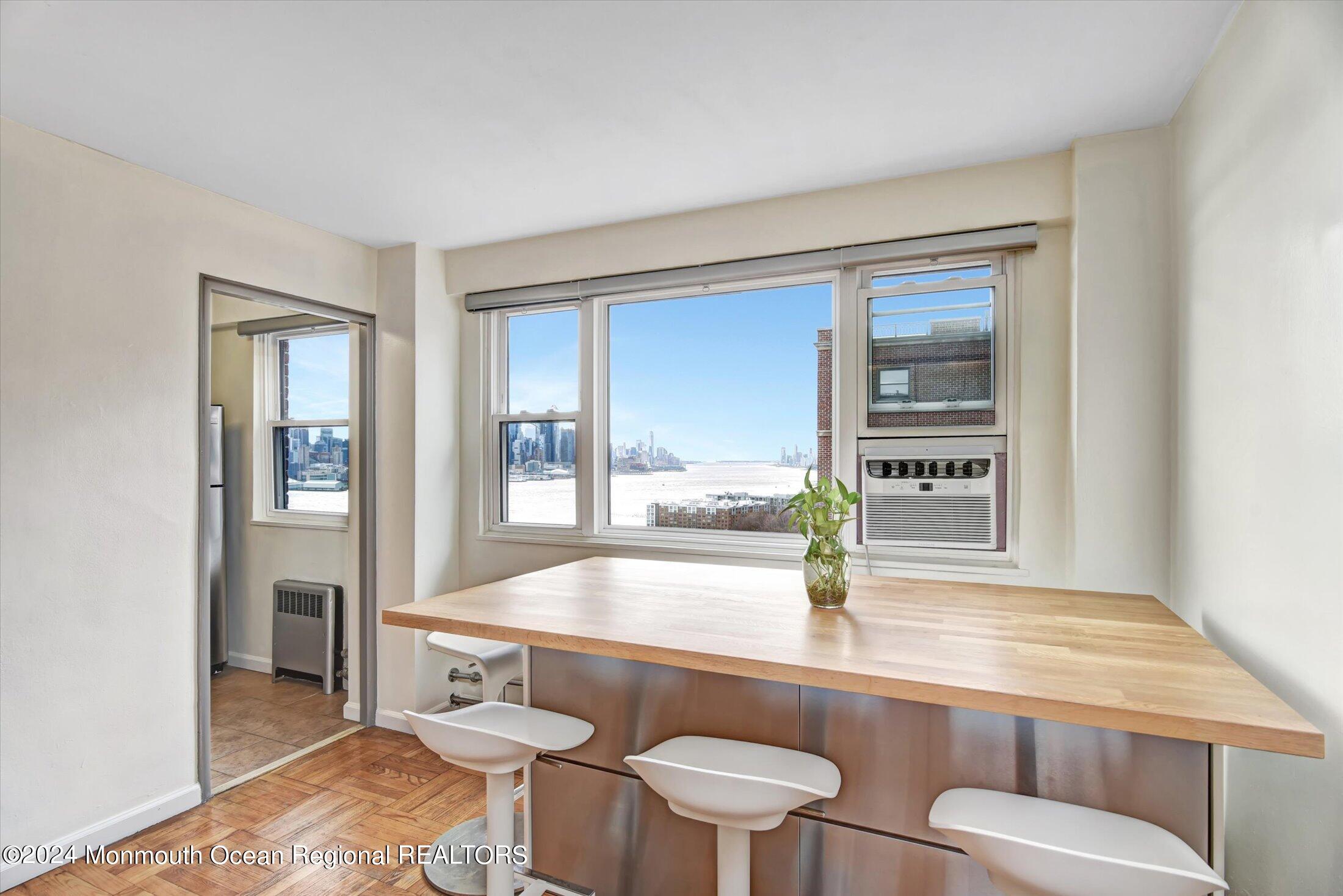 6515 E Boulevard, 9G