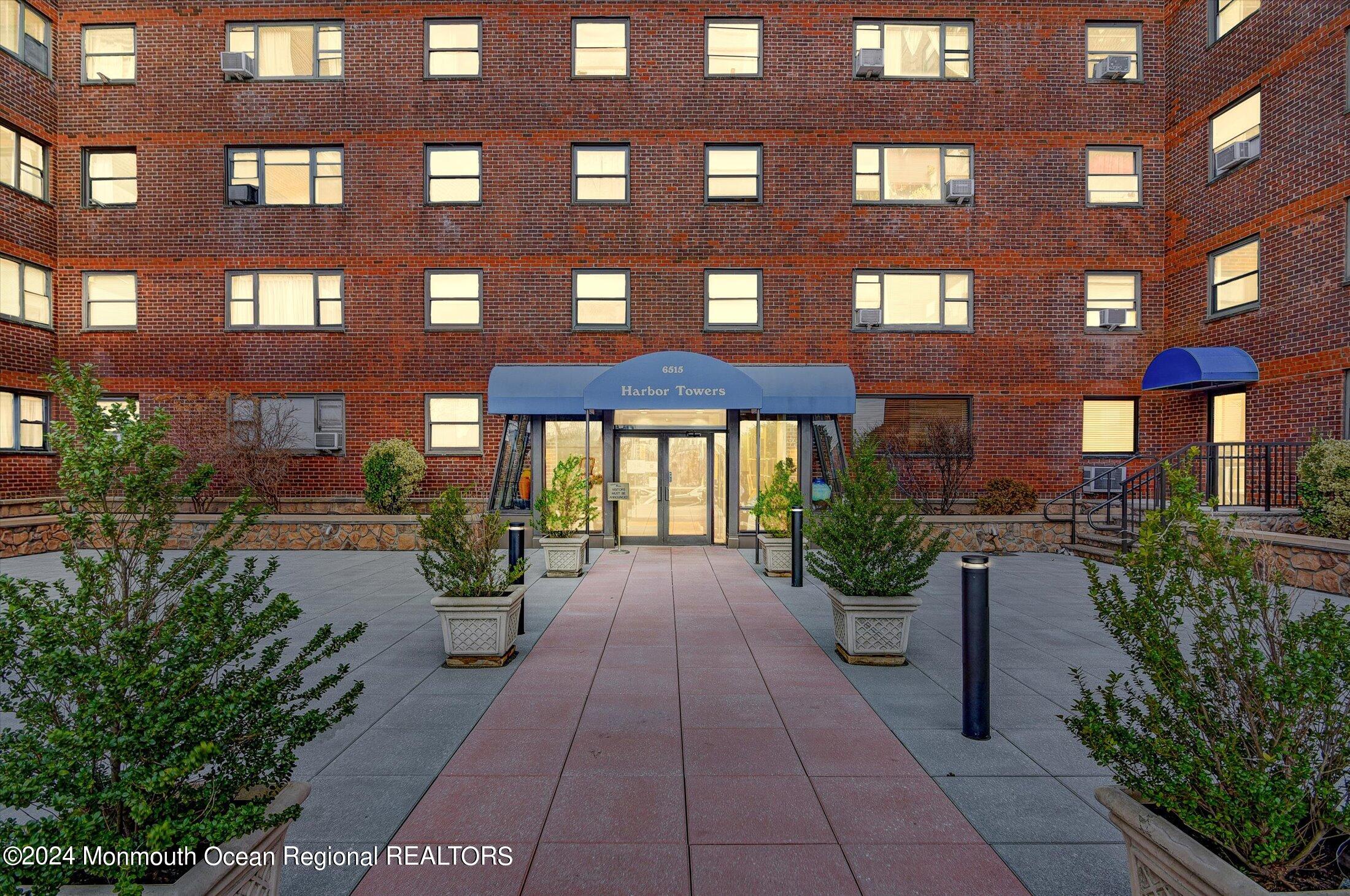 6515 E Boulevard, 9G