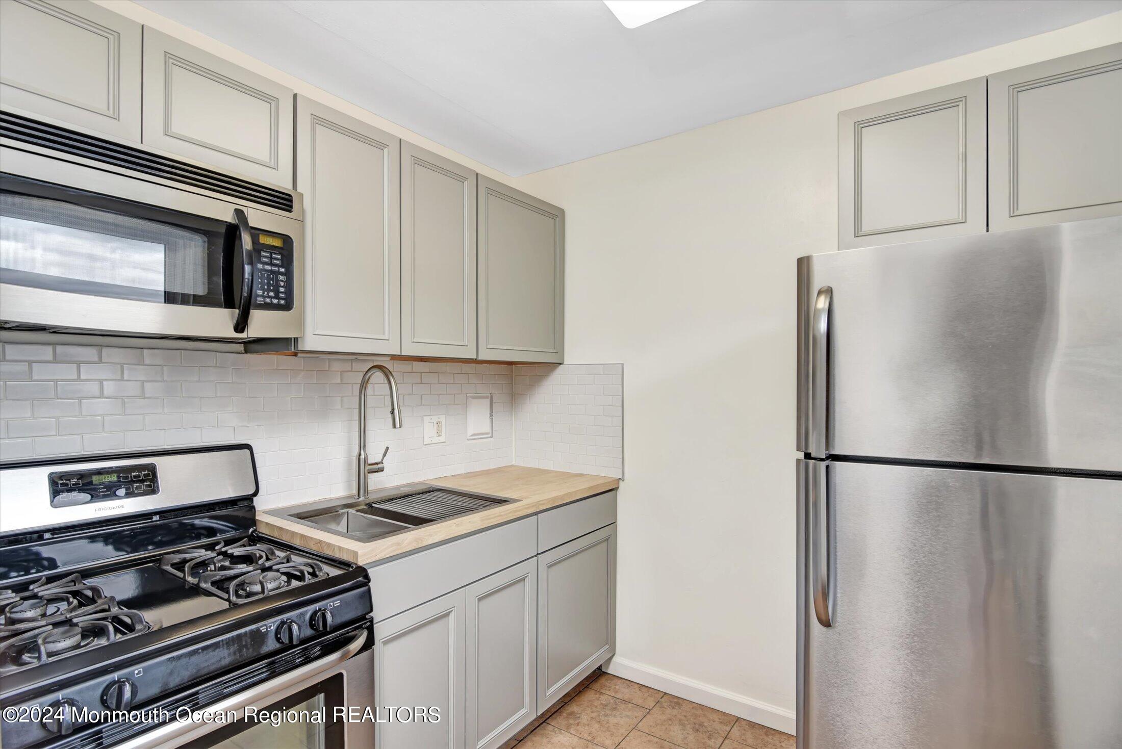 6515 E Boulevard, 9G