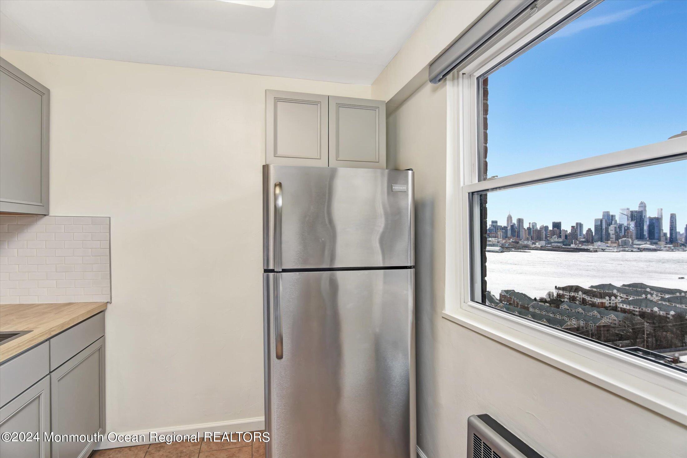 6515 E Boulevard, 9G