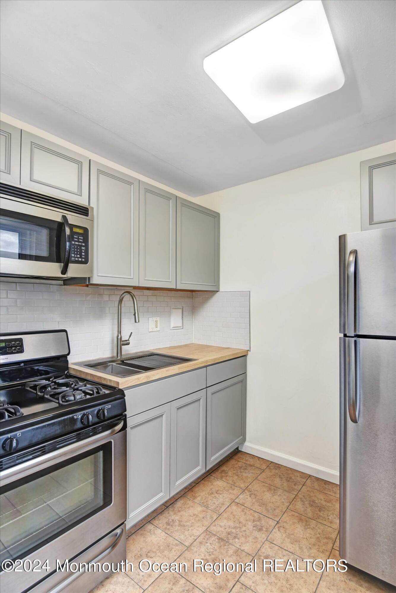 6515 E Boulevard, 9G