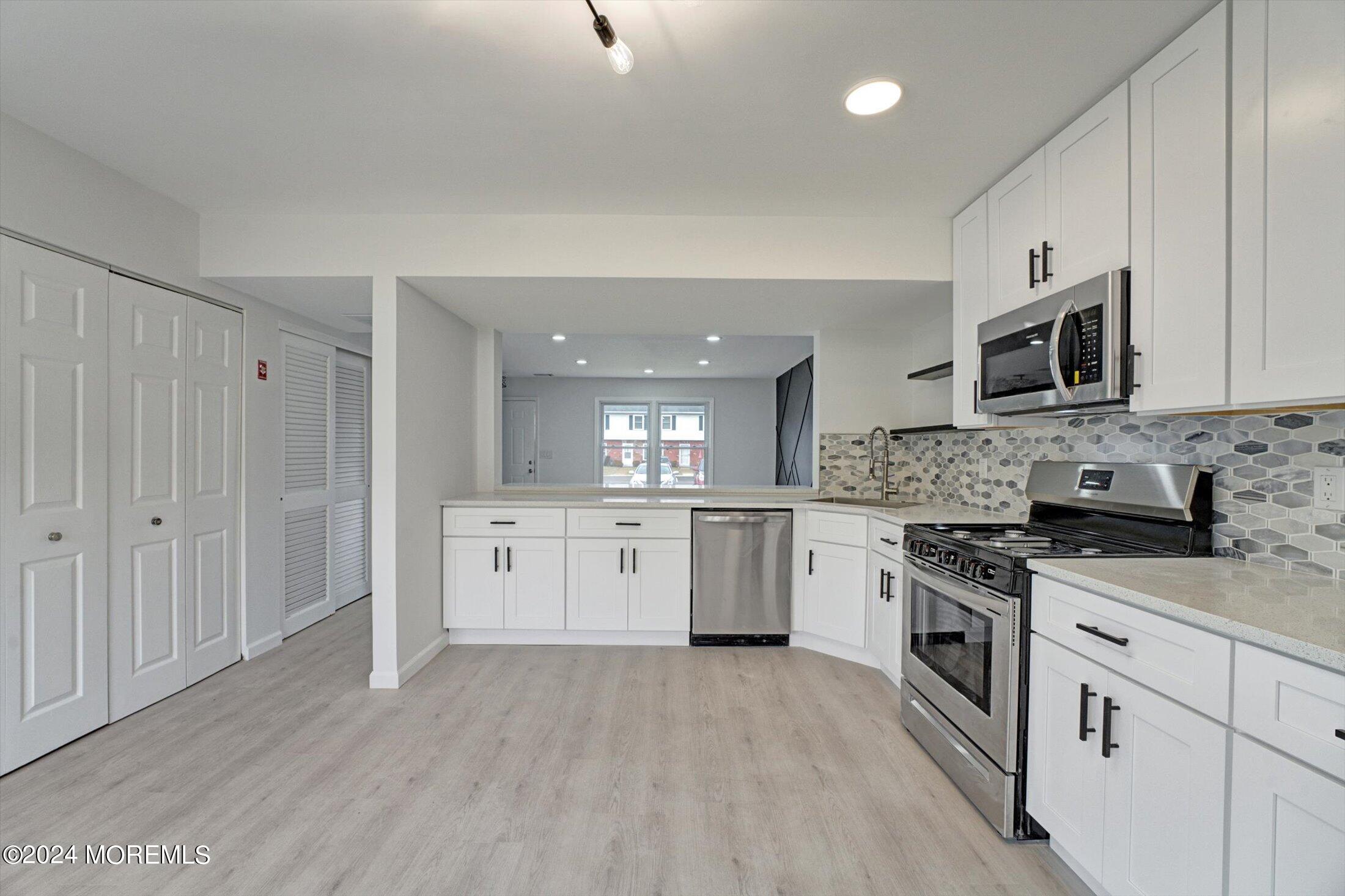 1032 Sawmill Road, 26