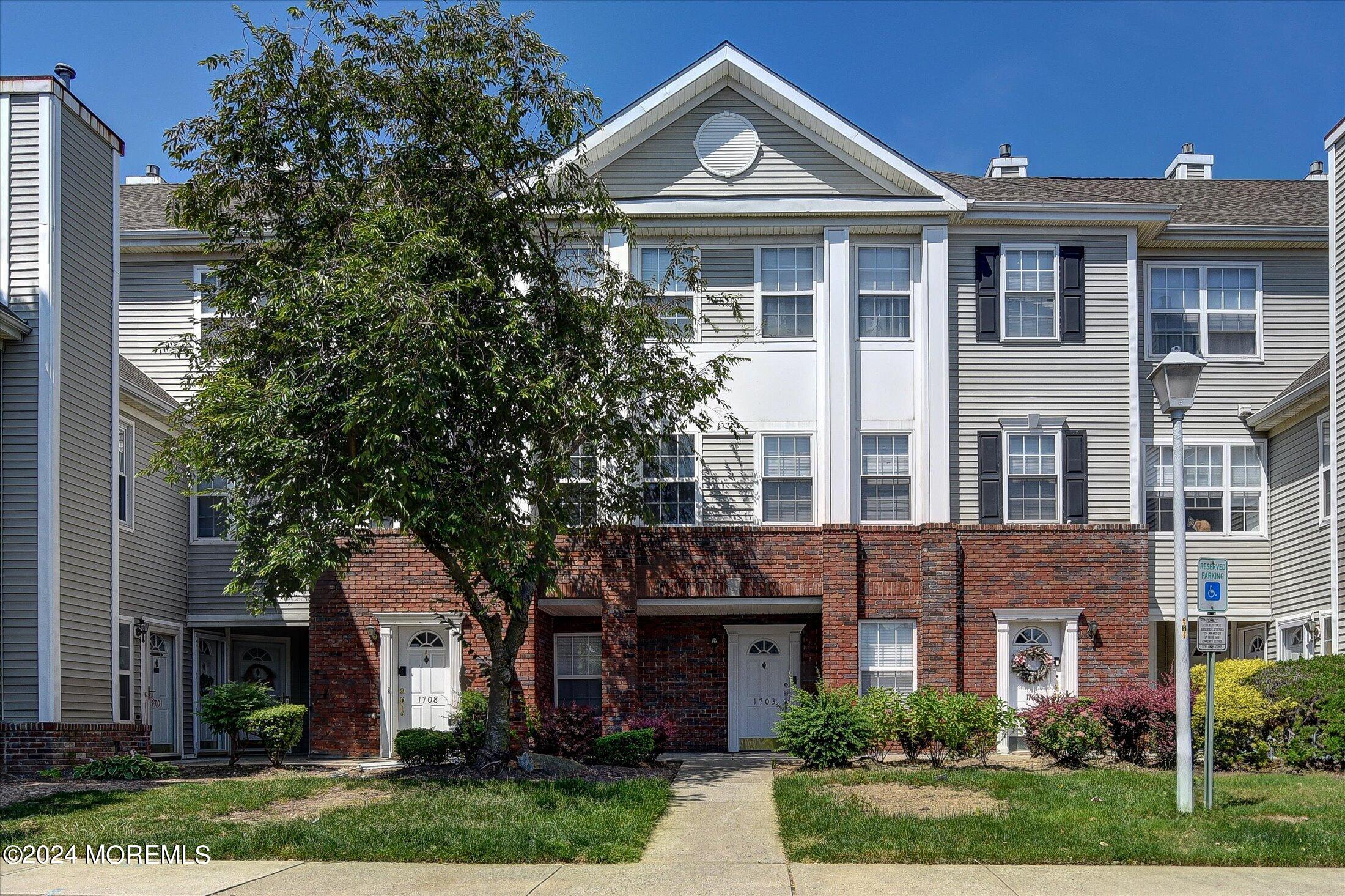 1703 Ridgeview Court, 1703