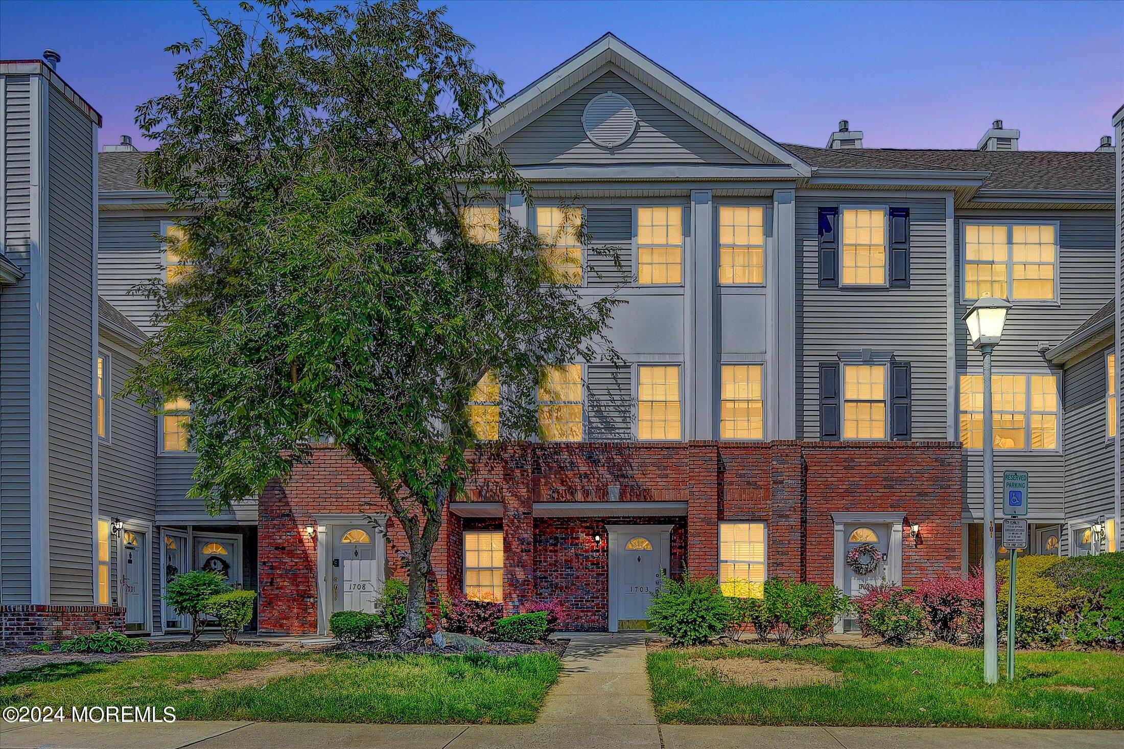 1703 Ridgeview Court, 1703