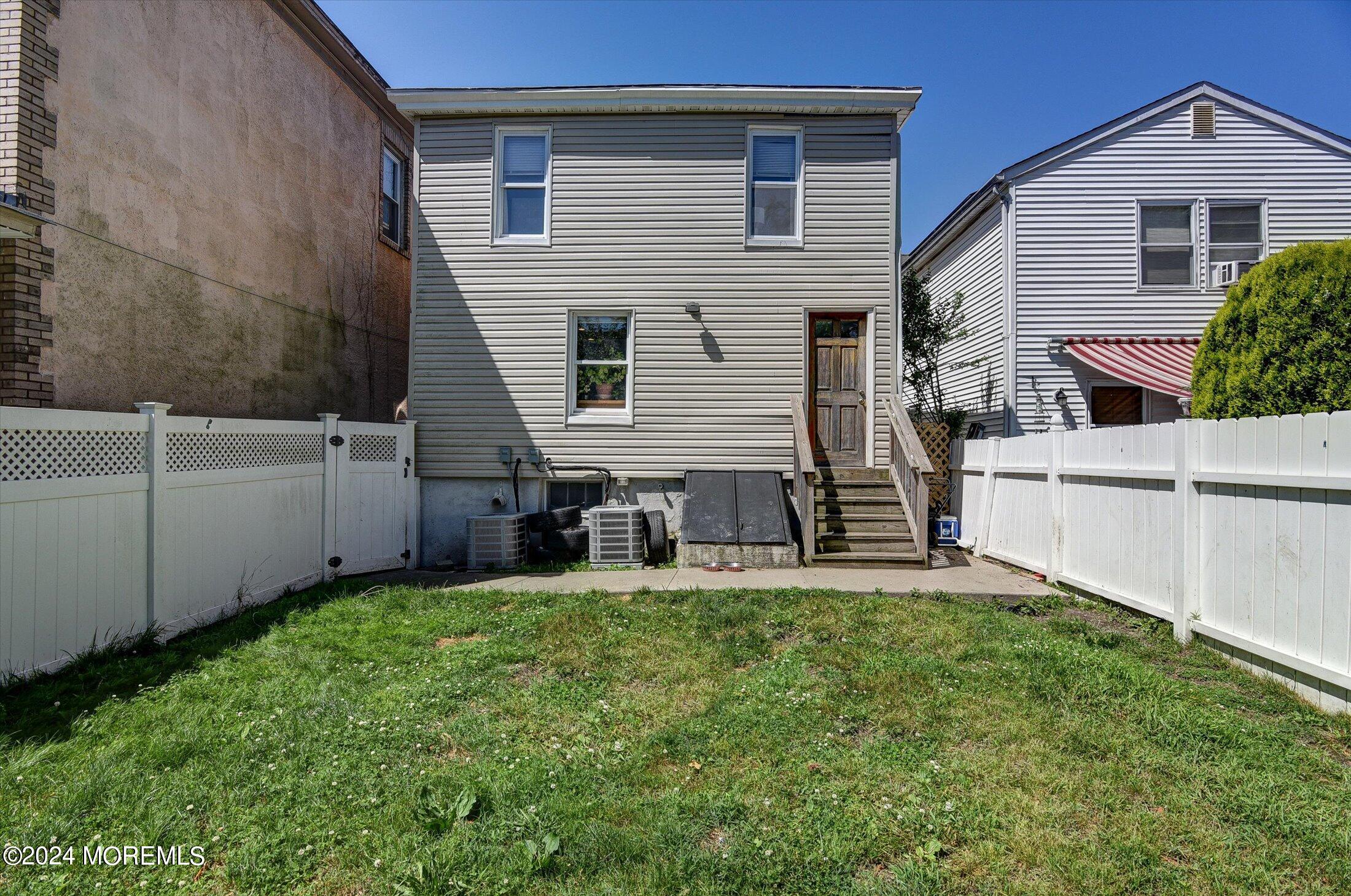 113 S Pine Avenue