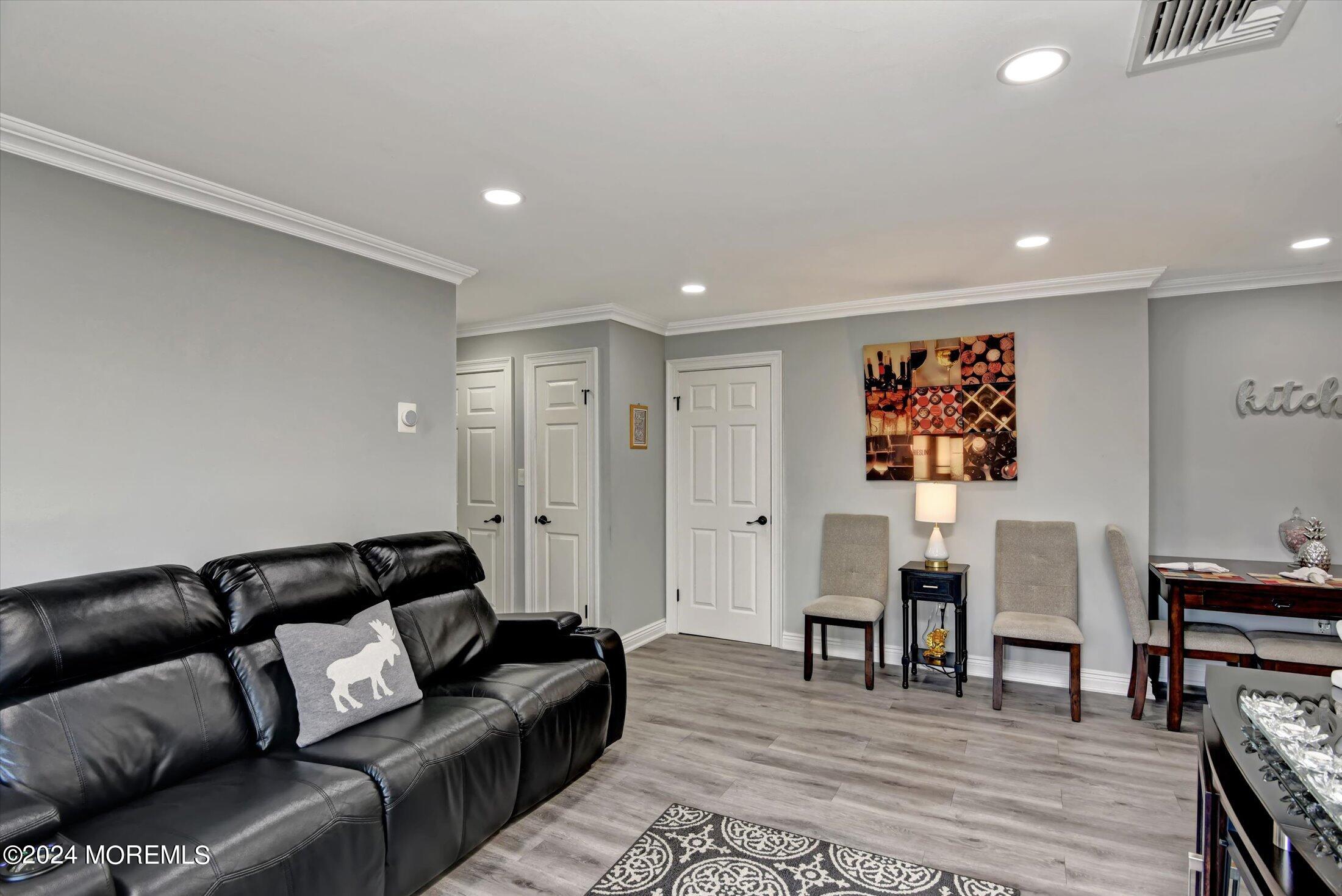 535-541 Bayway, 1B