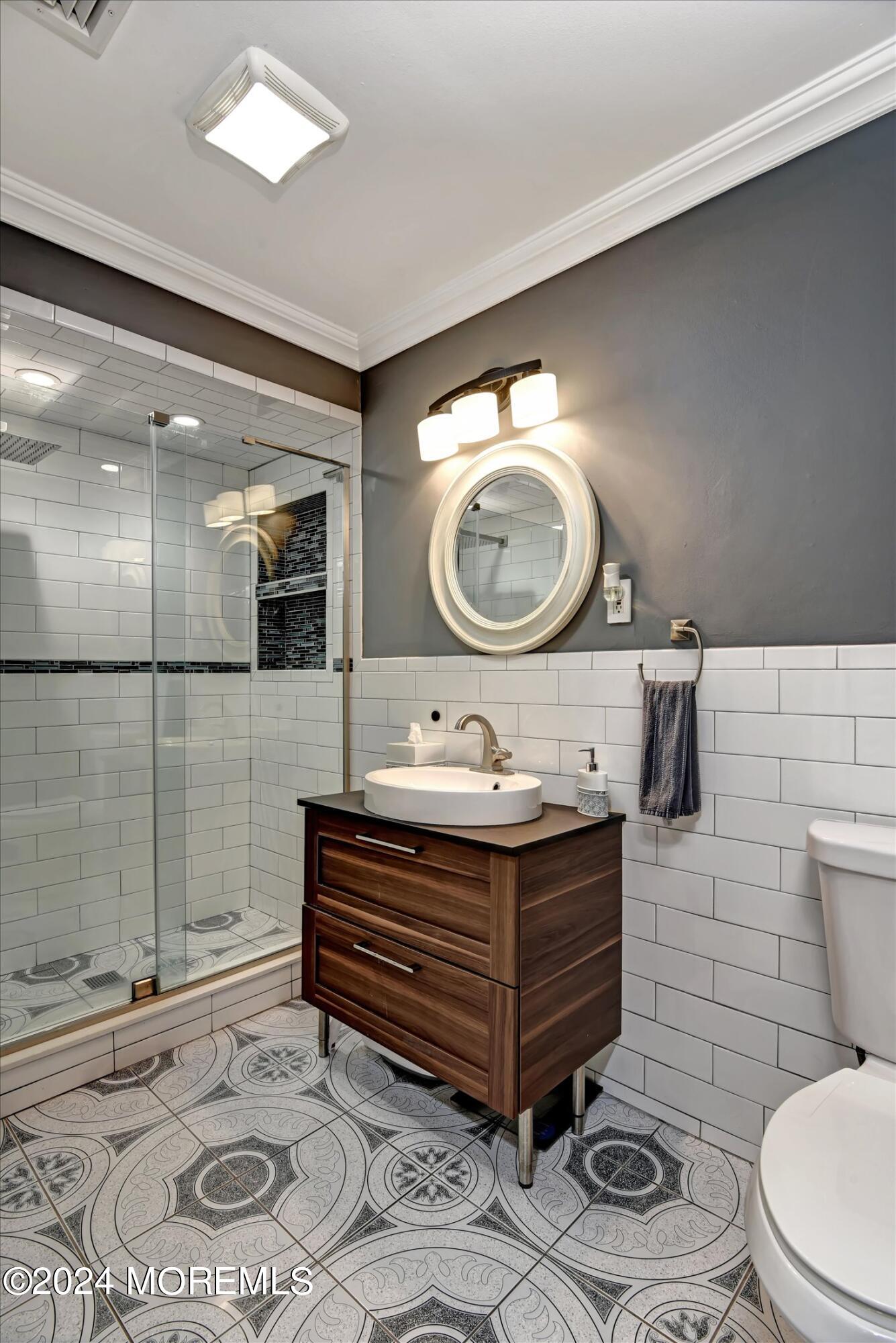 535-541 Bayway, 1B