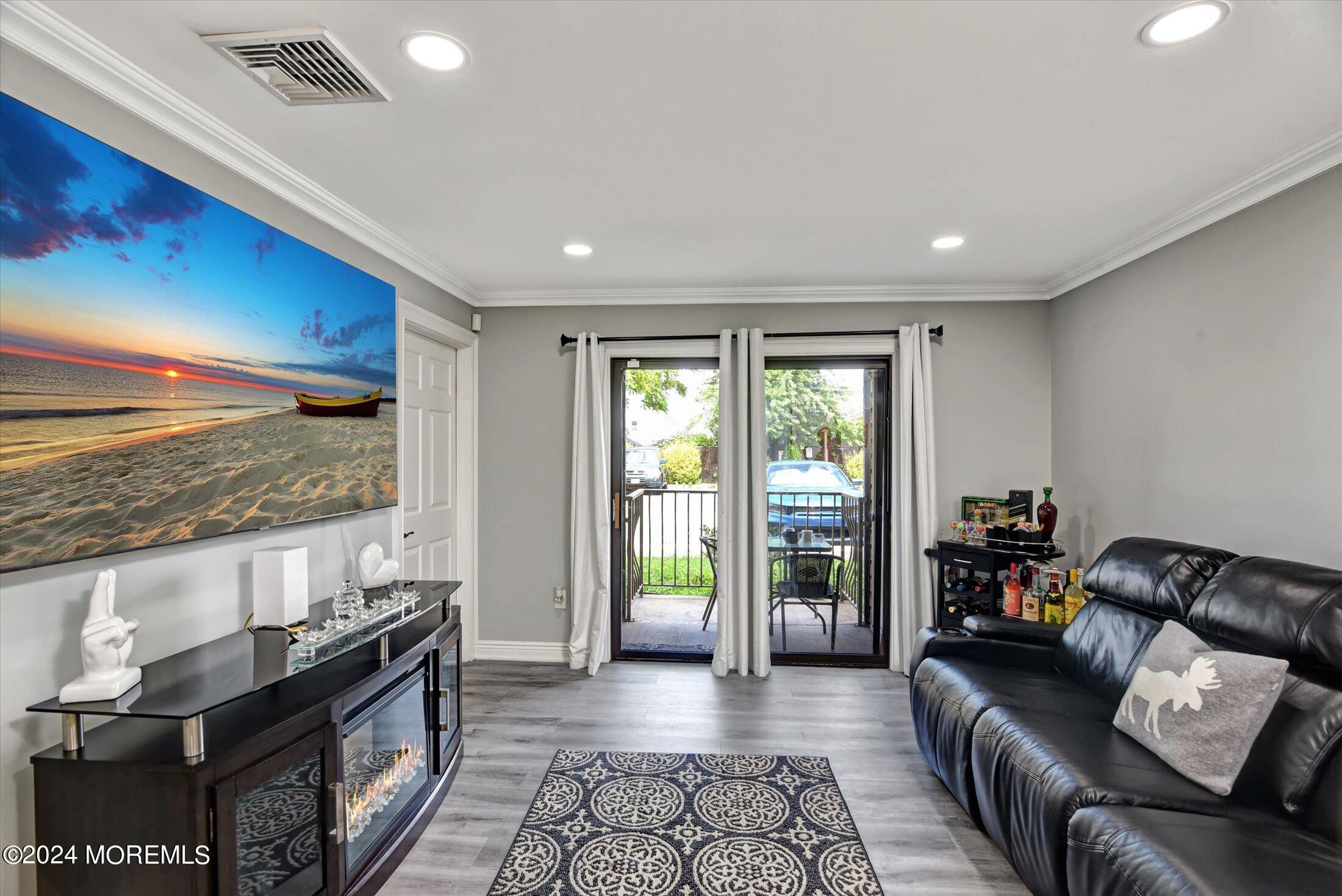 535-541 Bayway, 1B