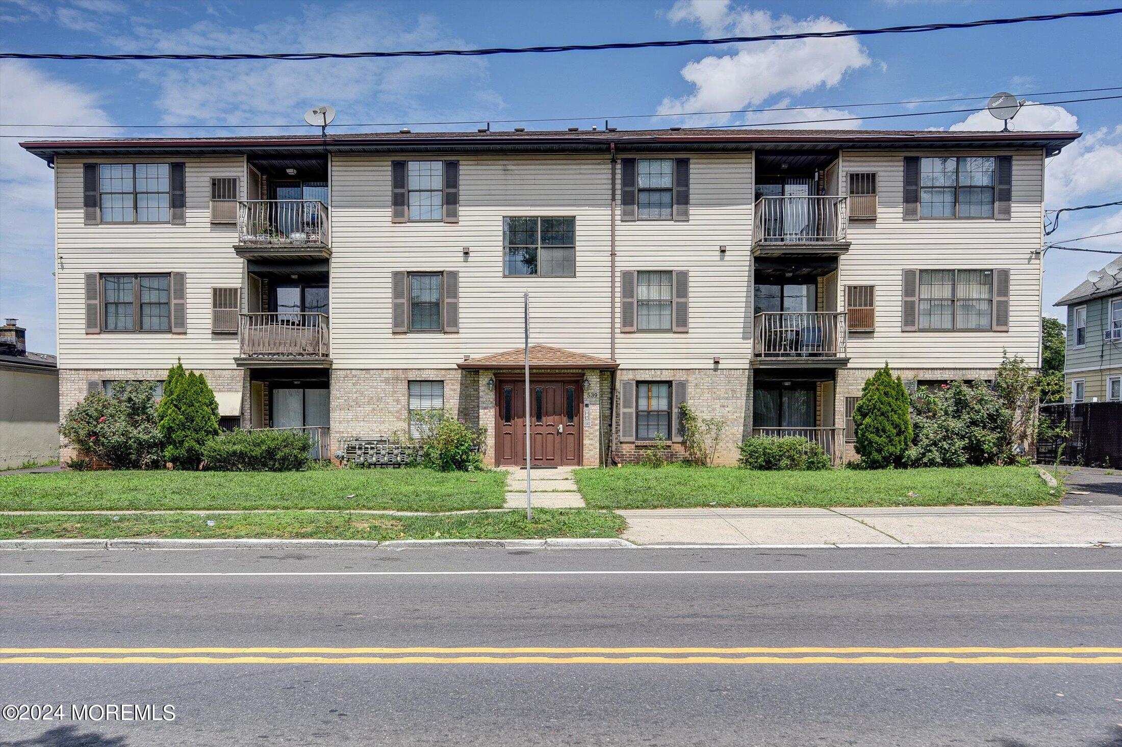 535-541 Bayway, 1B