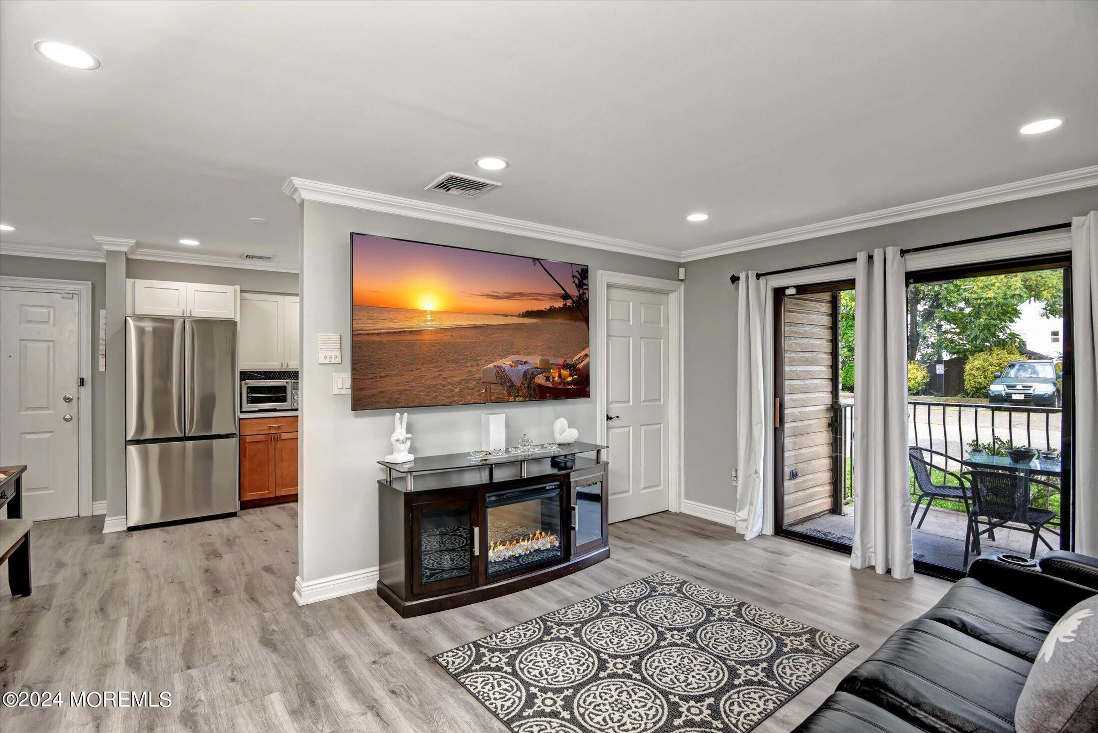 535-541 Bayway, 1B