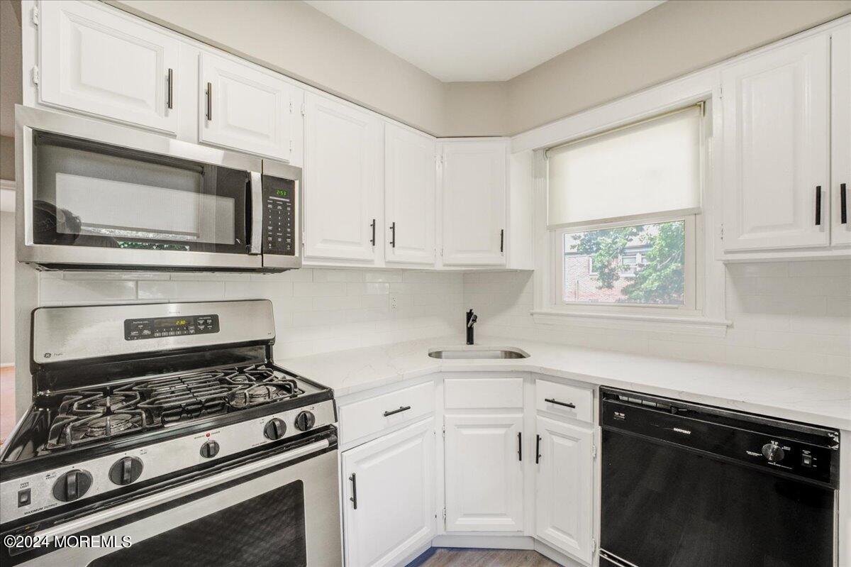 349 Bloomfield Avenue, 25