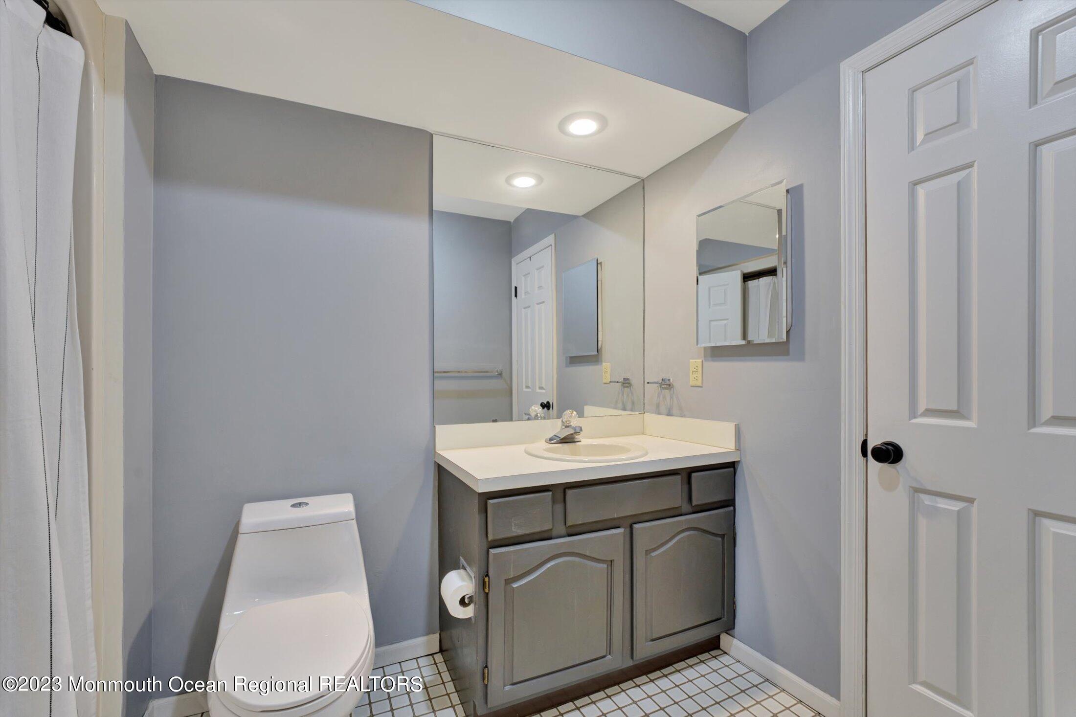 231 Grant Avenue, 17