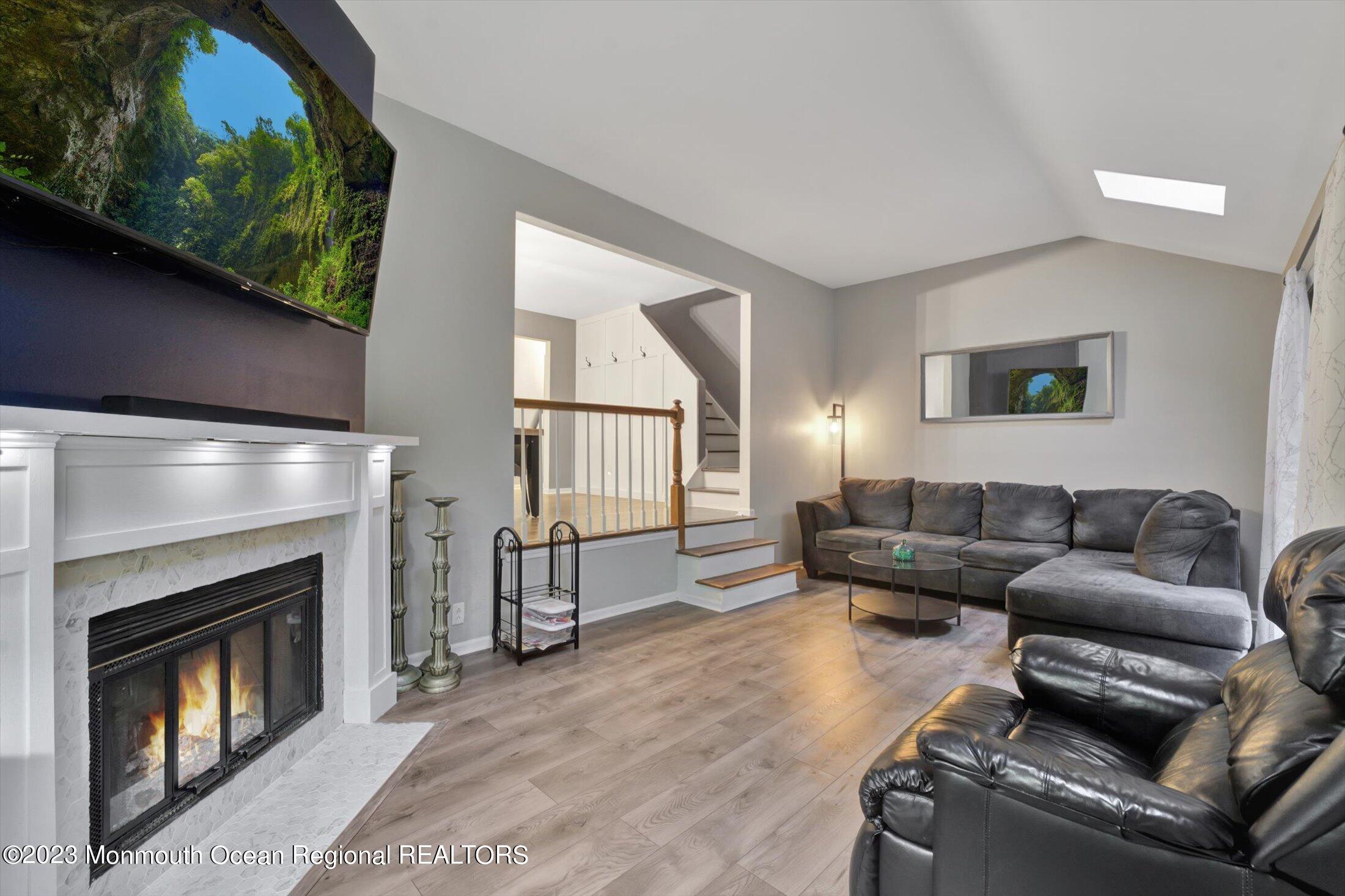 231 Grant Avenue, 17
