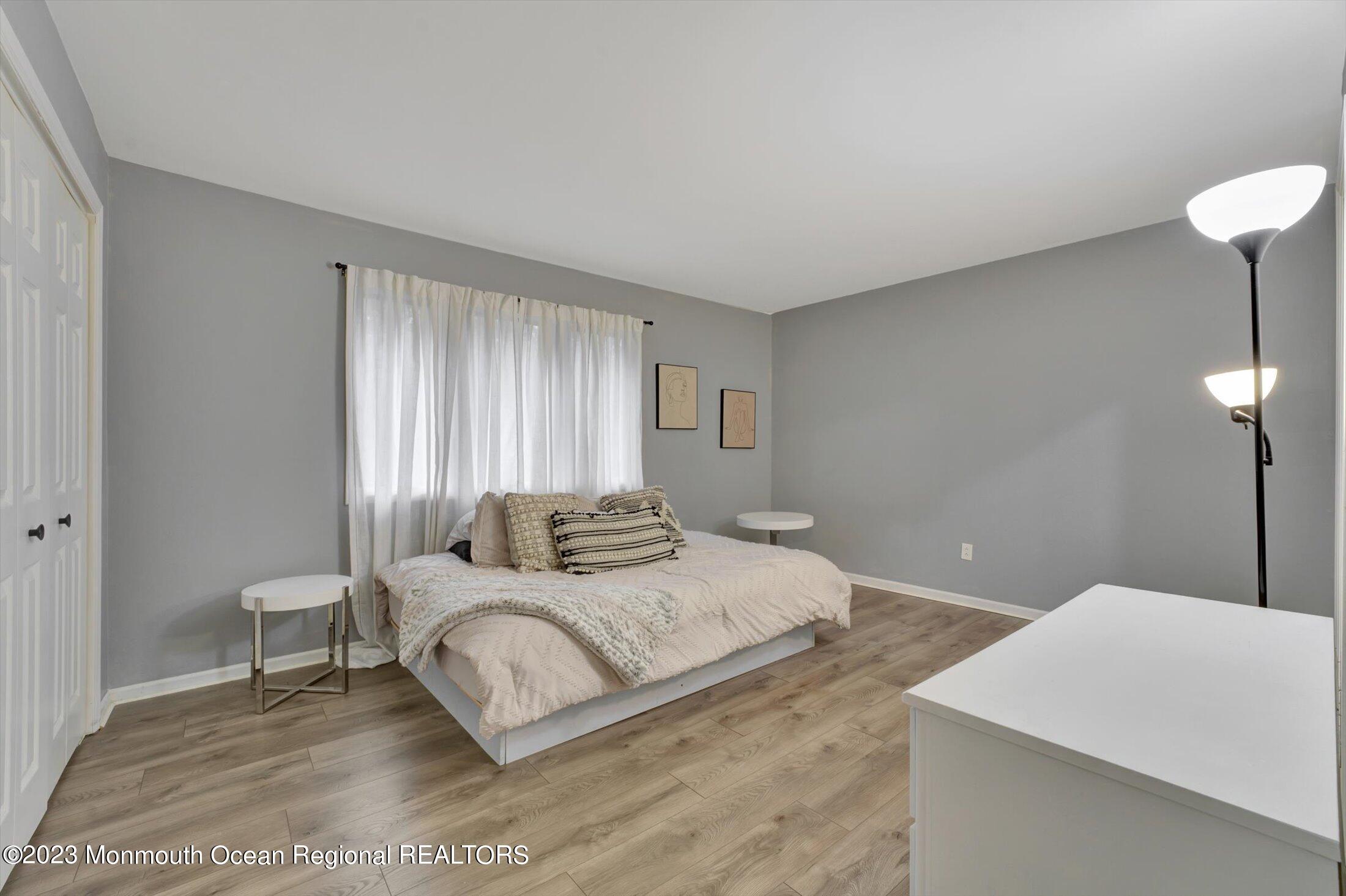 231 Grant Avenue, 17
