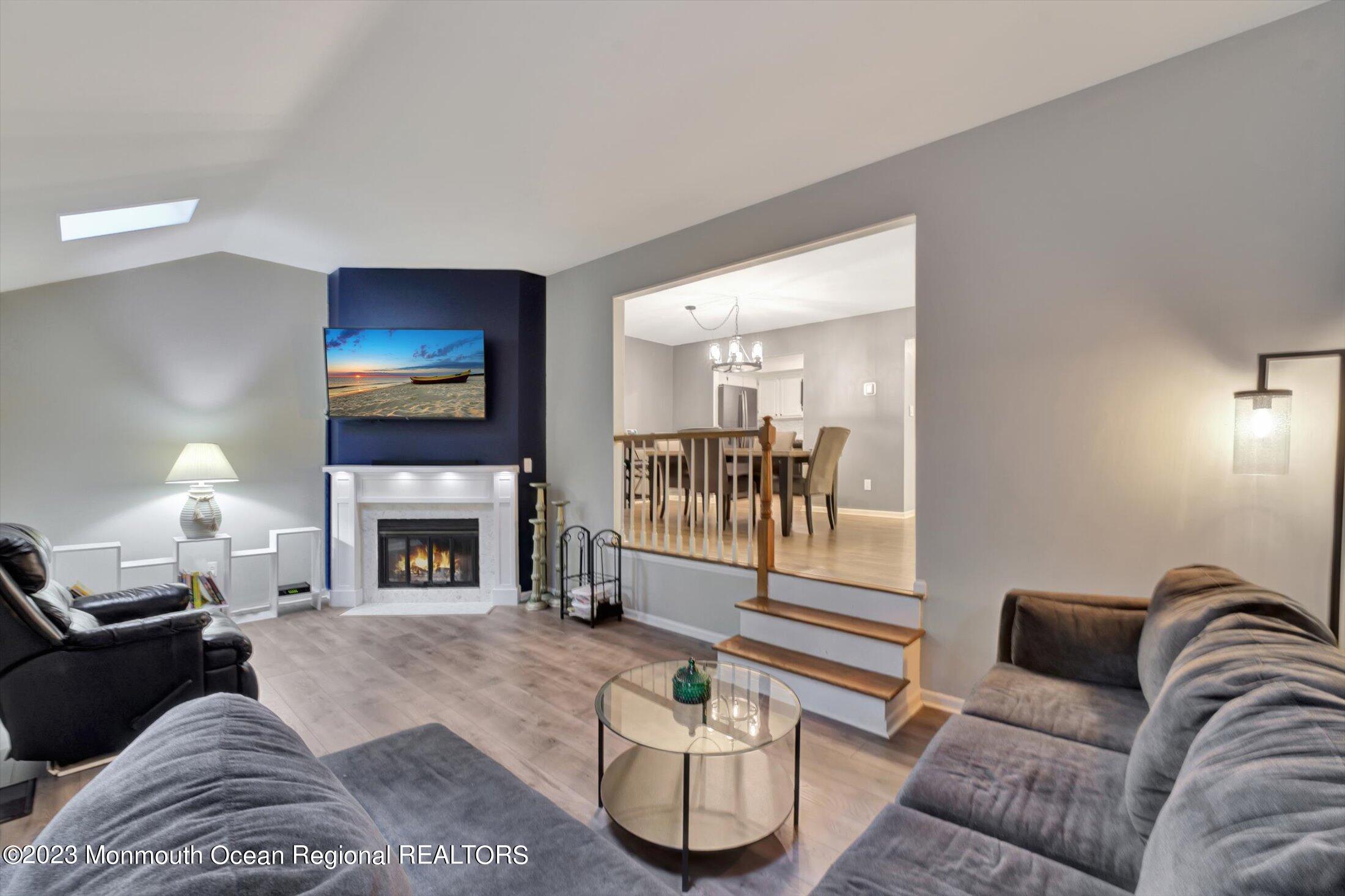 231 Grant Avenue, 17