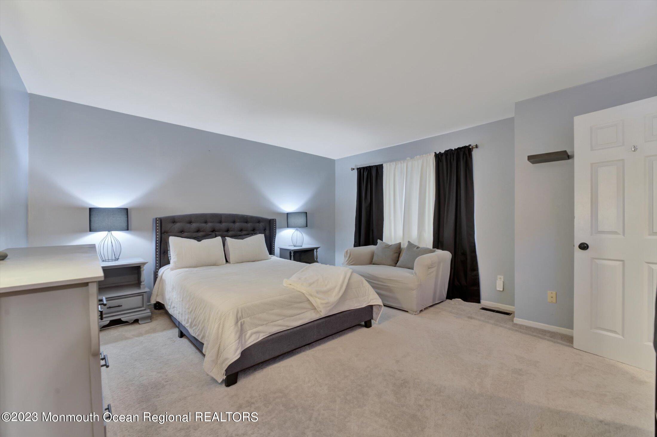 231 Grant Avenue, 17