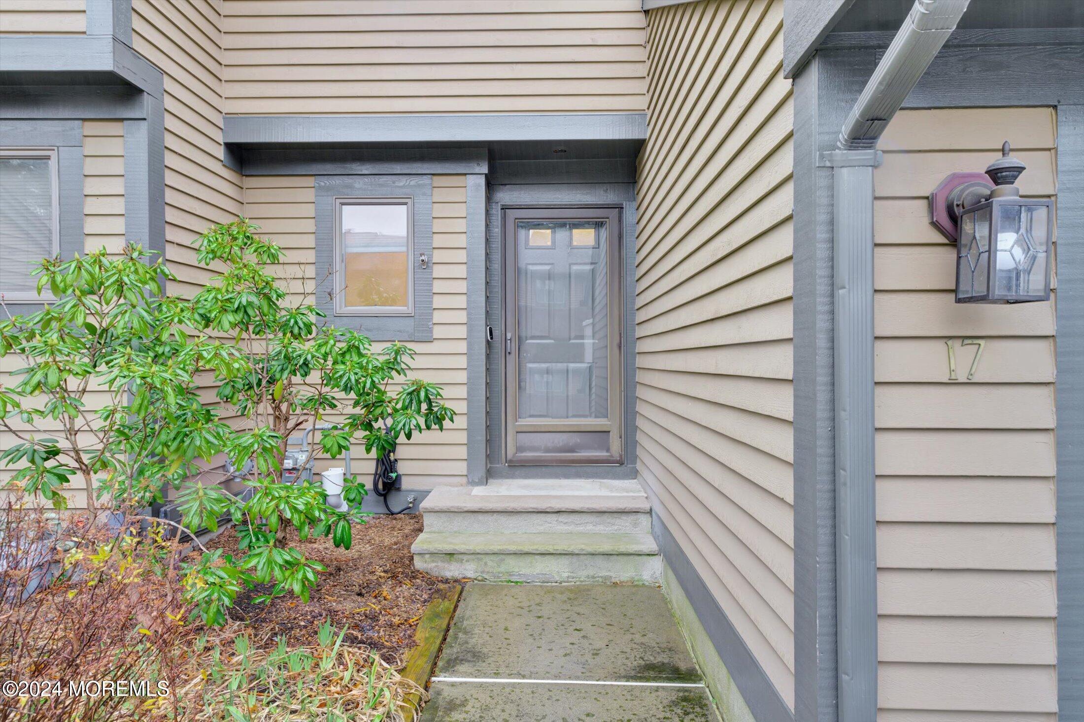 231 Grant Avenue, 17
