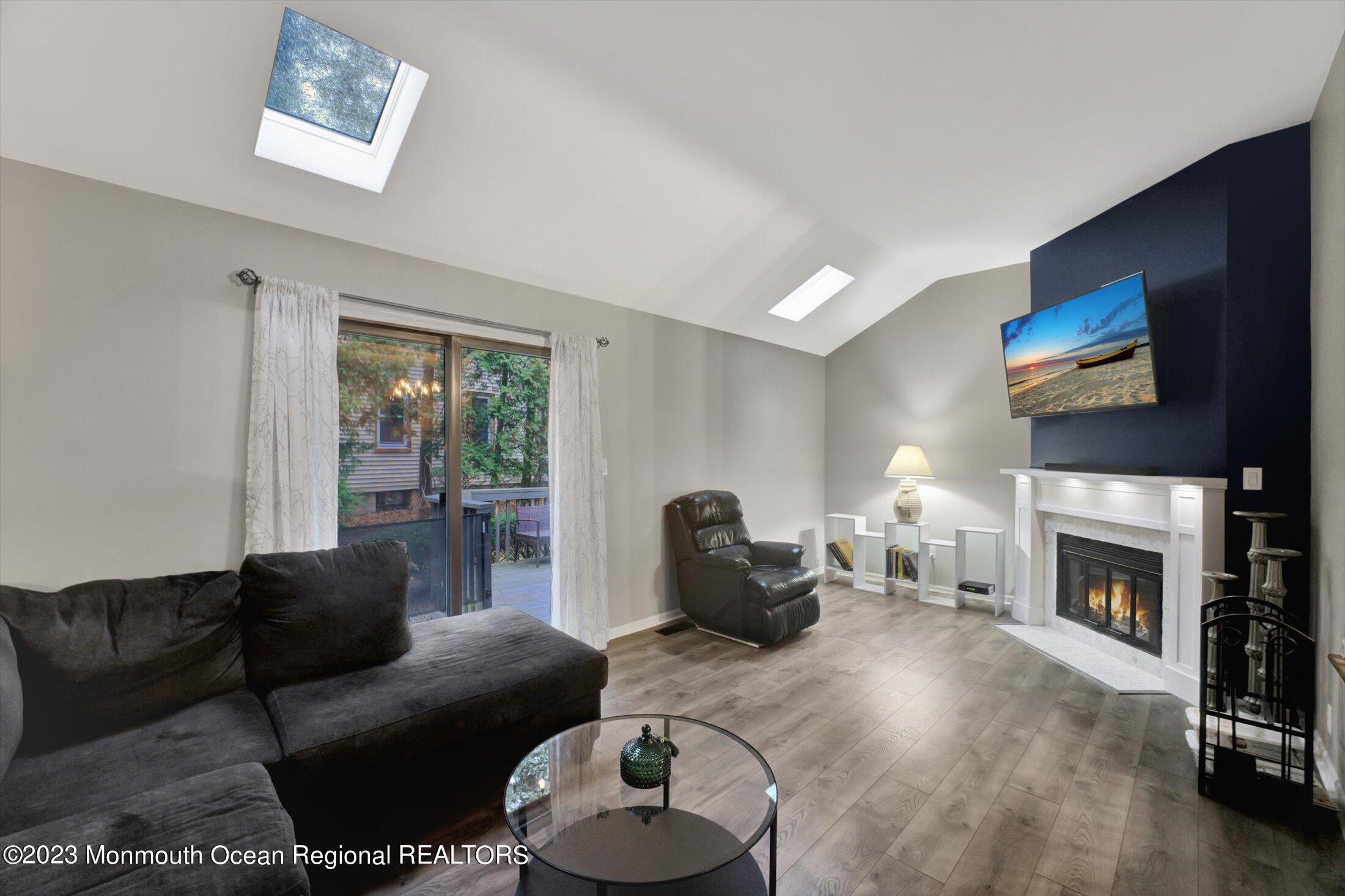 231 Grant Avenue, 17