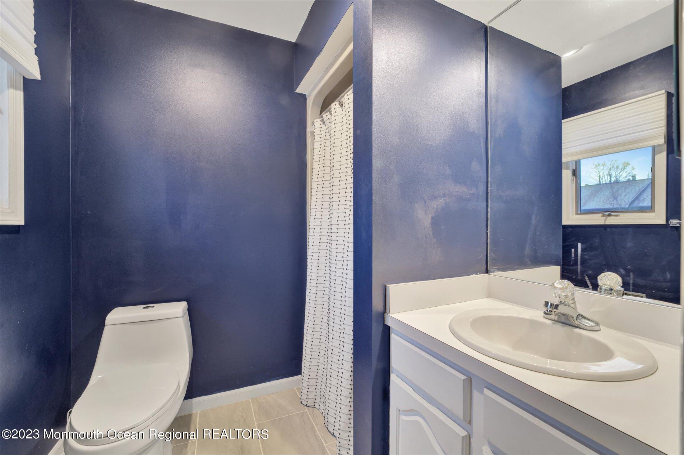 231 Grant Avenue, 17