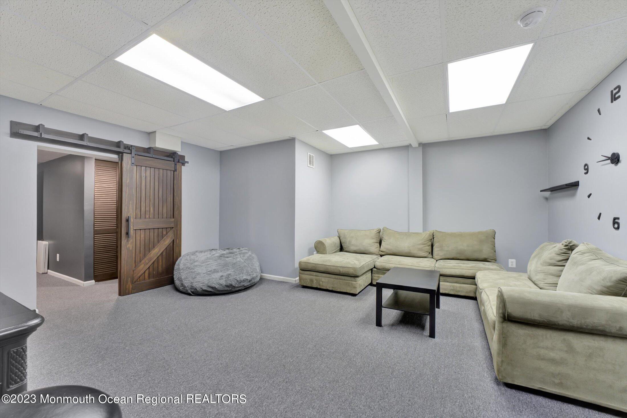 231 Grant Avenue, 17