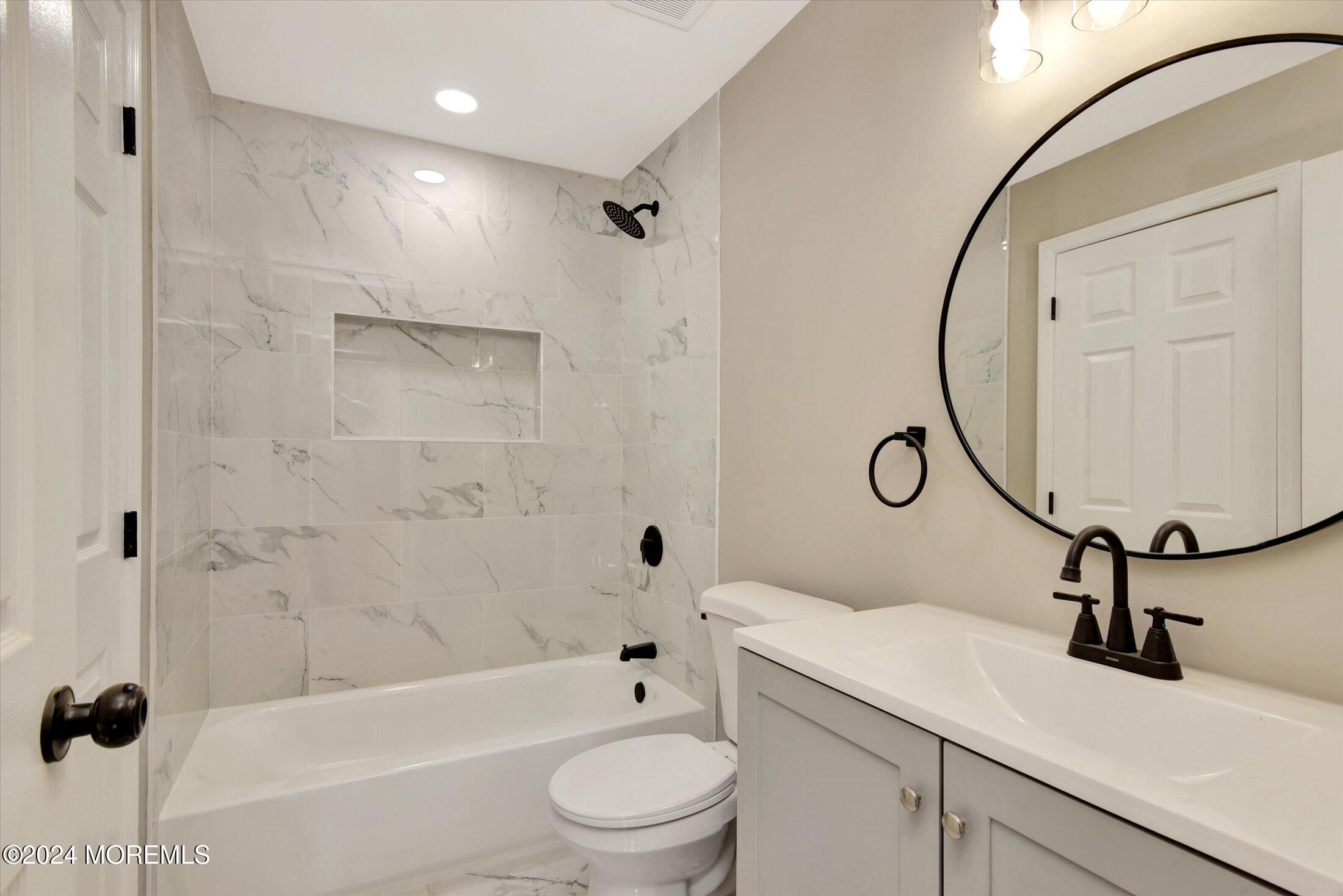 161 W Market Street, 1412