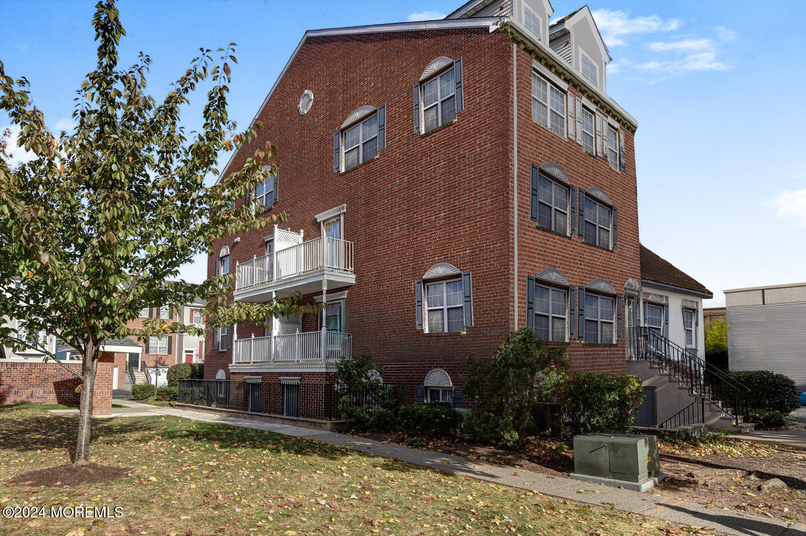 161 W Market Street, 1412