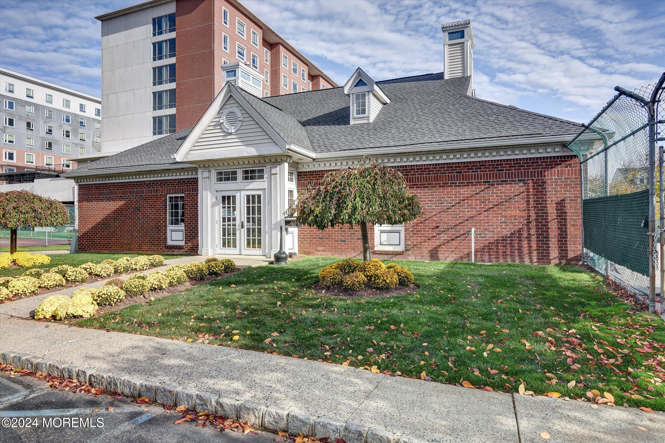 161 W Market Street, 1412