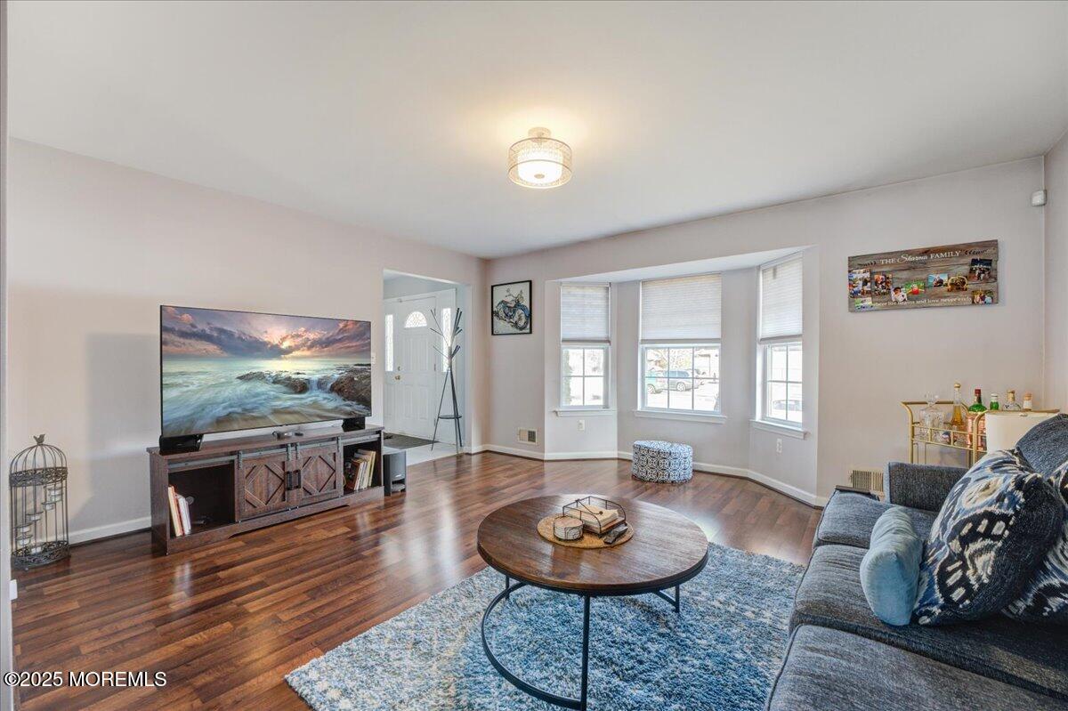 7 Harding Avenue