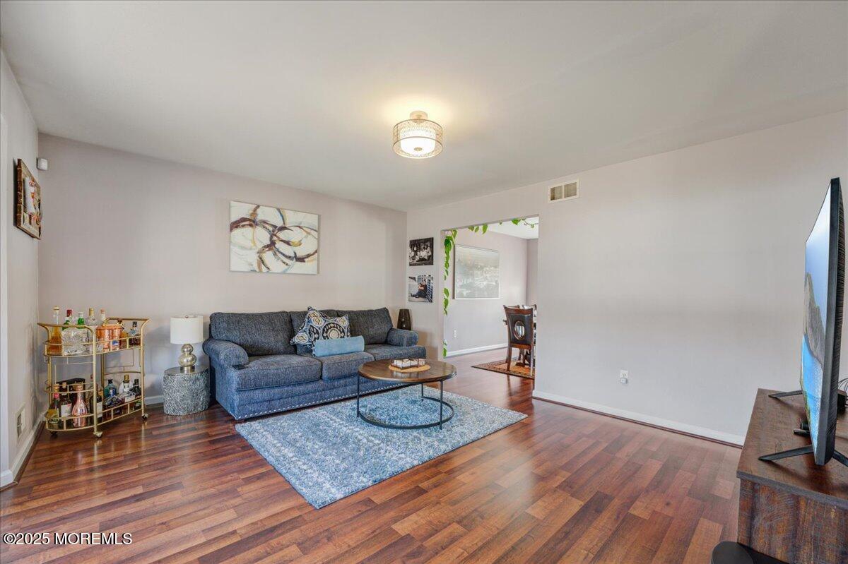 7 Harding Avenue